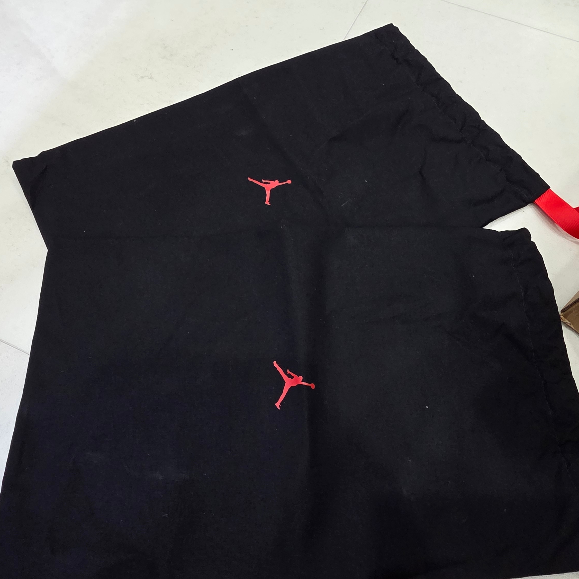 Jordan 6 Retro PRM Bin 23 Off Noir Picante Red 착용 스타일 - 5