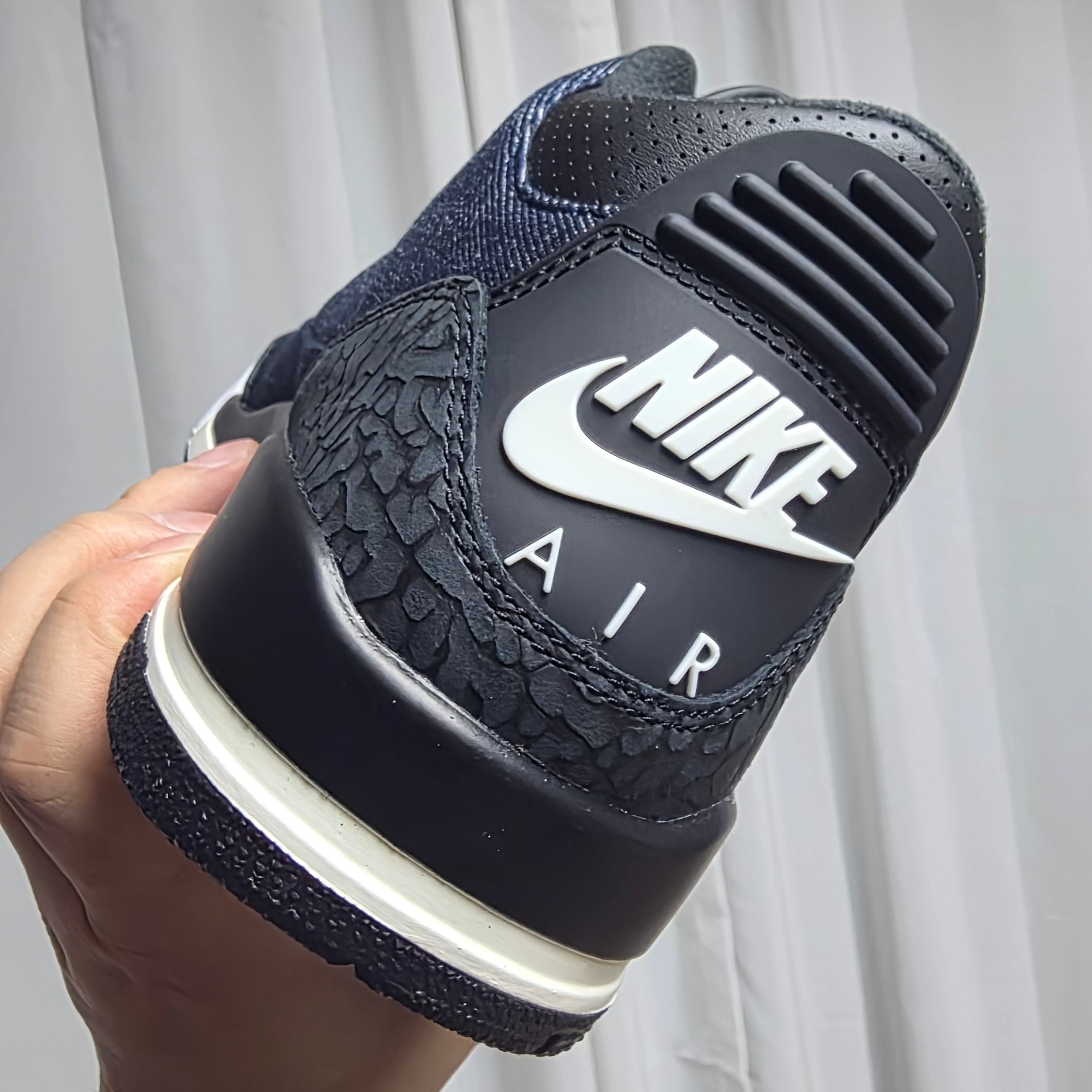 Jordan 3 x Levi’s Indigo and Gym Red 착용 스타일 - 4