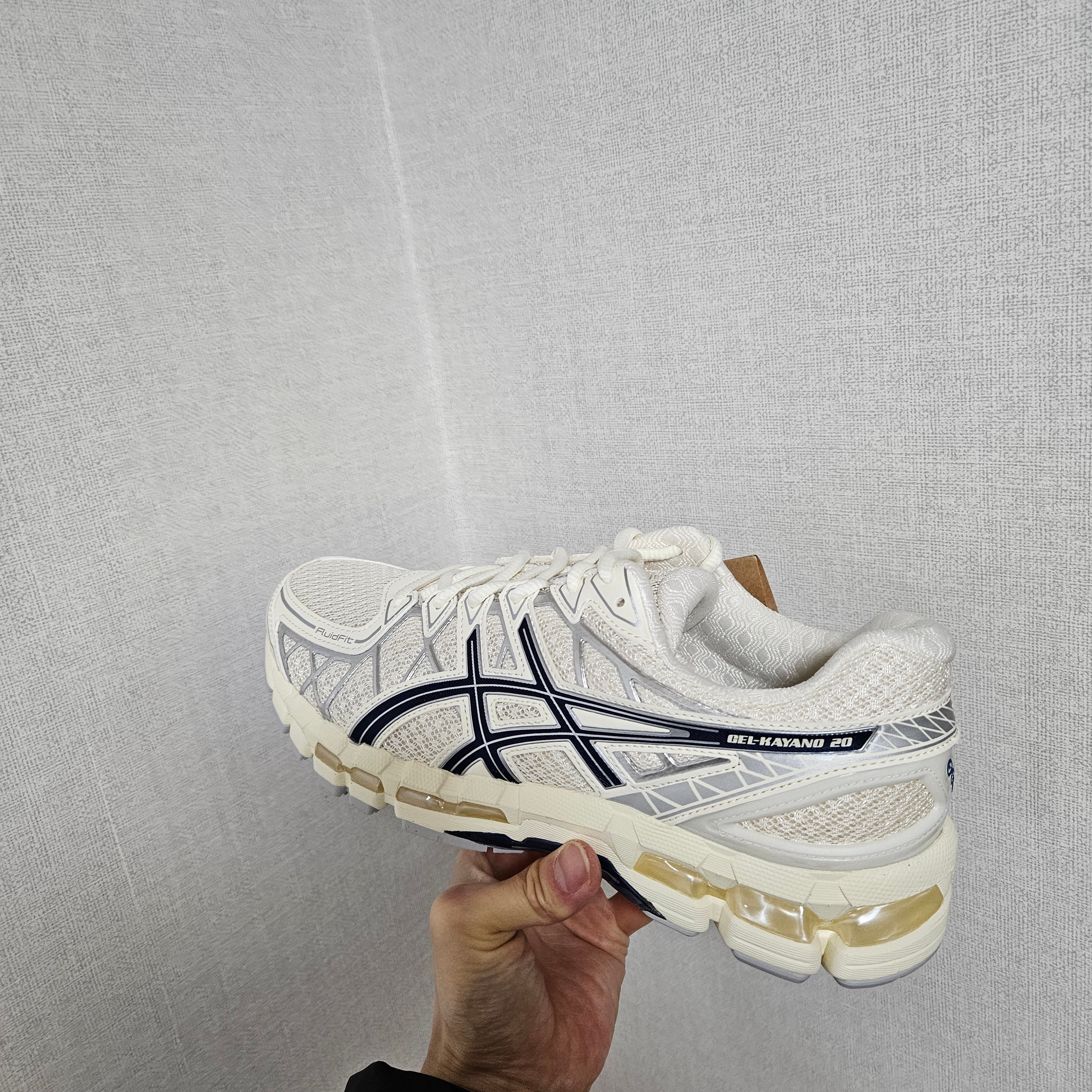 Asics Gel-Kayano 20 Cream Independence Blue 착용 스타일 - 1