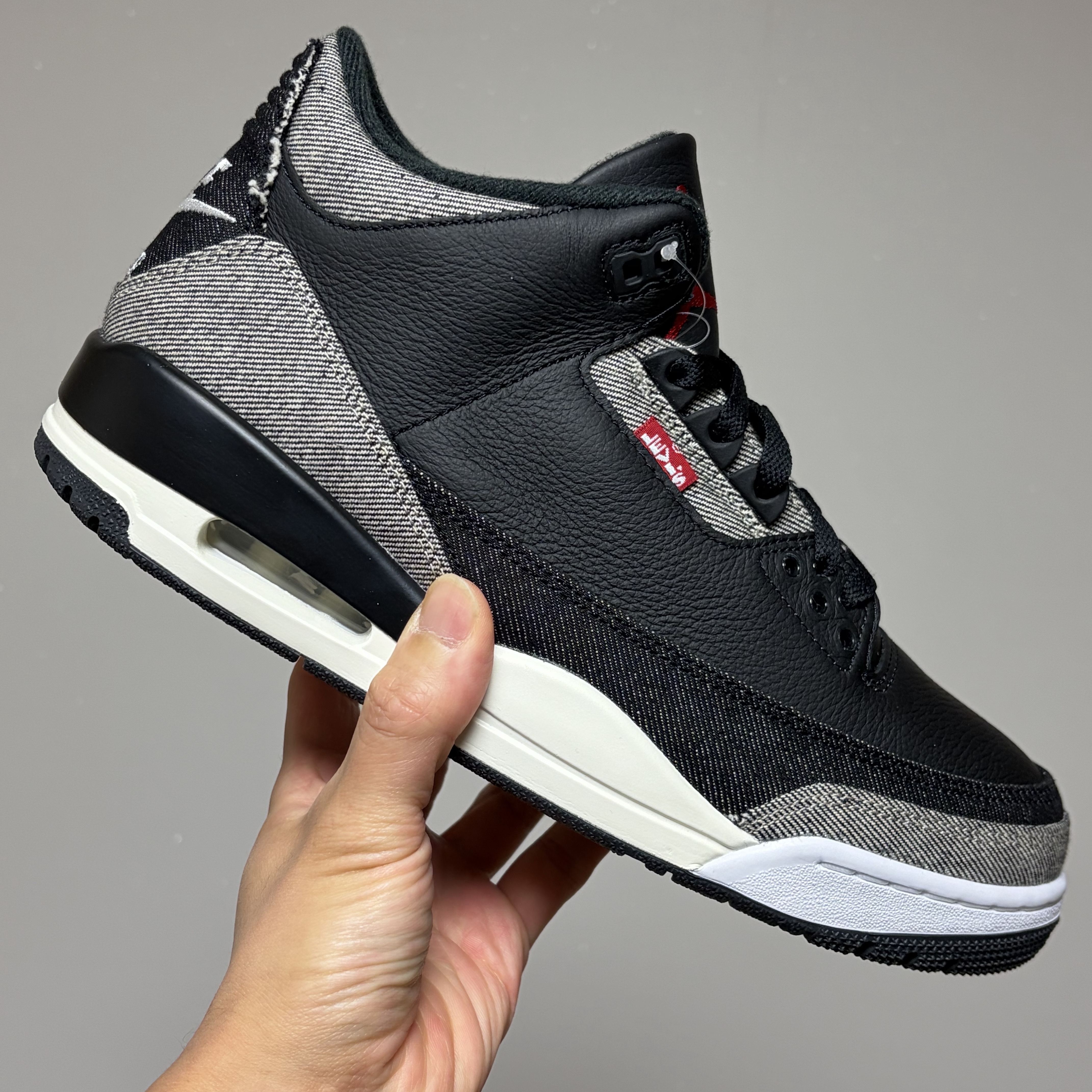 Jordan 3 x Levi’s Black and White 착용 스타일