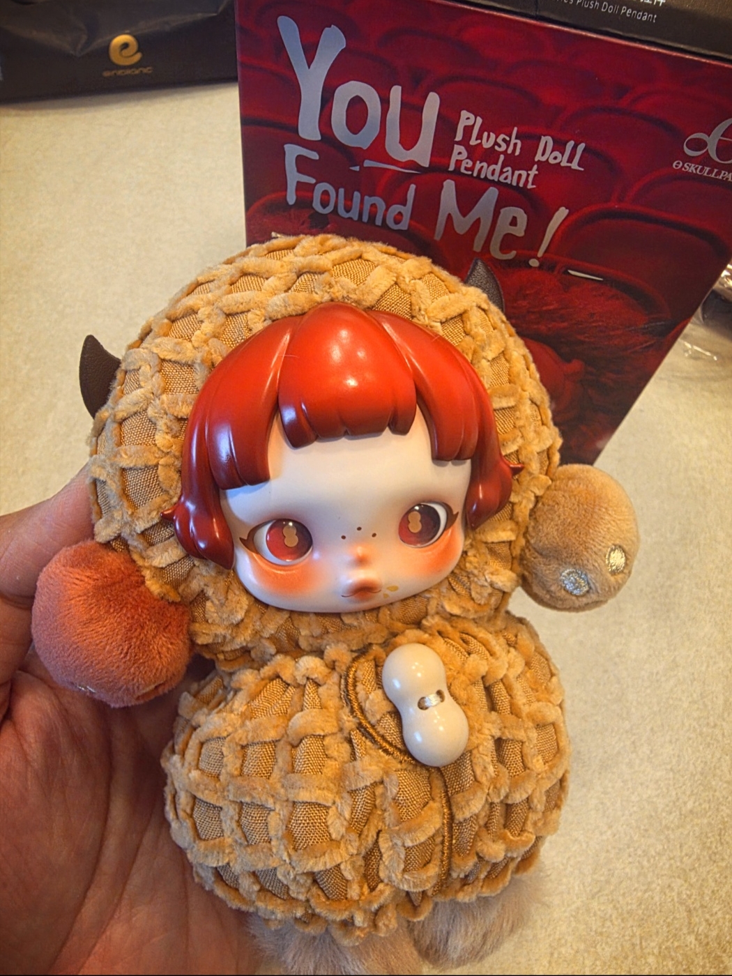 Pop Mart Skullpanda You Found Me ! Series Plush Doll Pendant Sealed Case (1 Blind Box) 착용 스타일