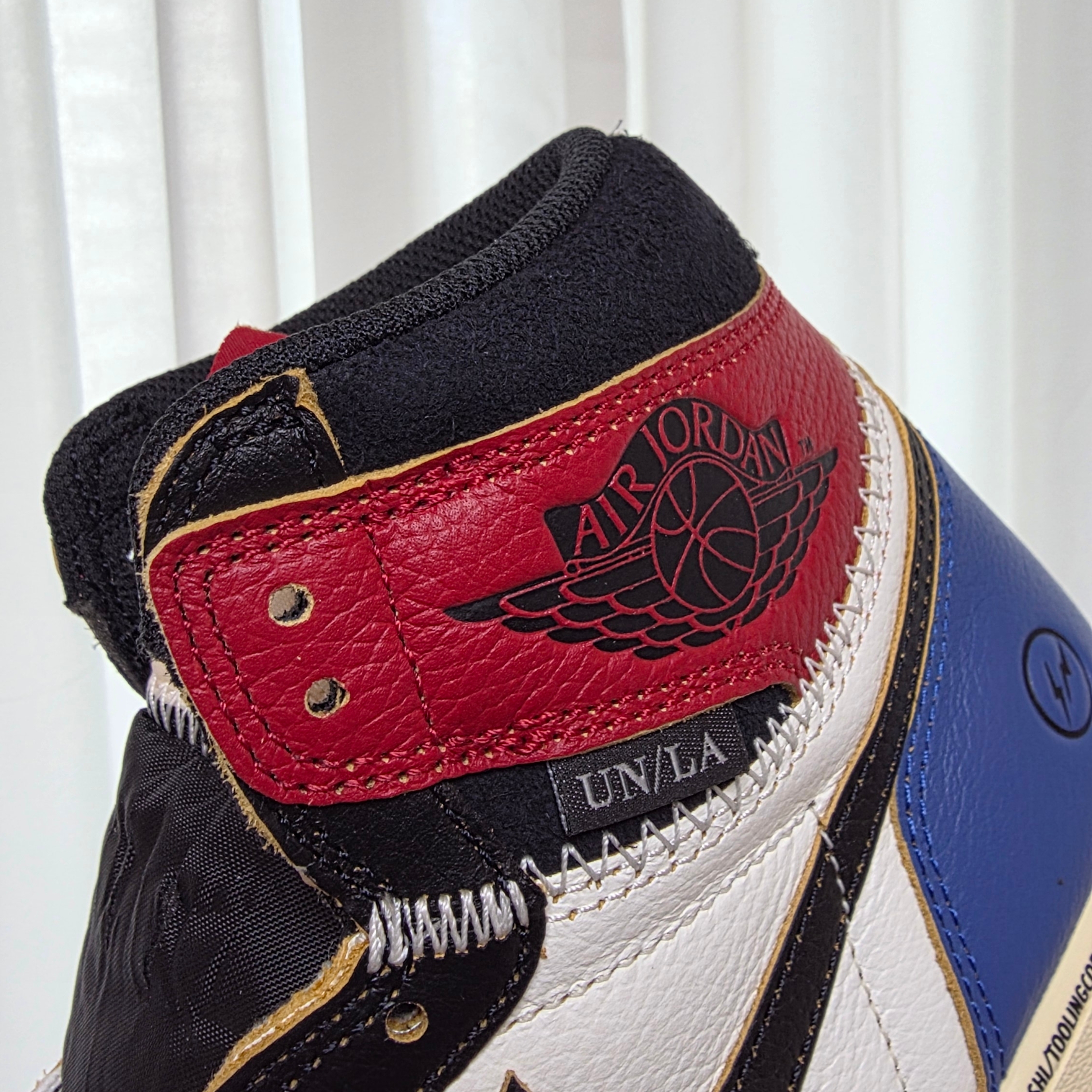 Jordan 1 x Fragment x Union LA Black and Varsity Red 착용 스타일 - 2