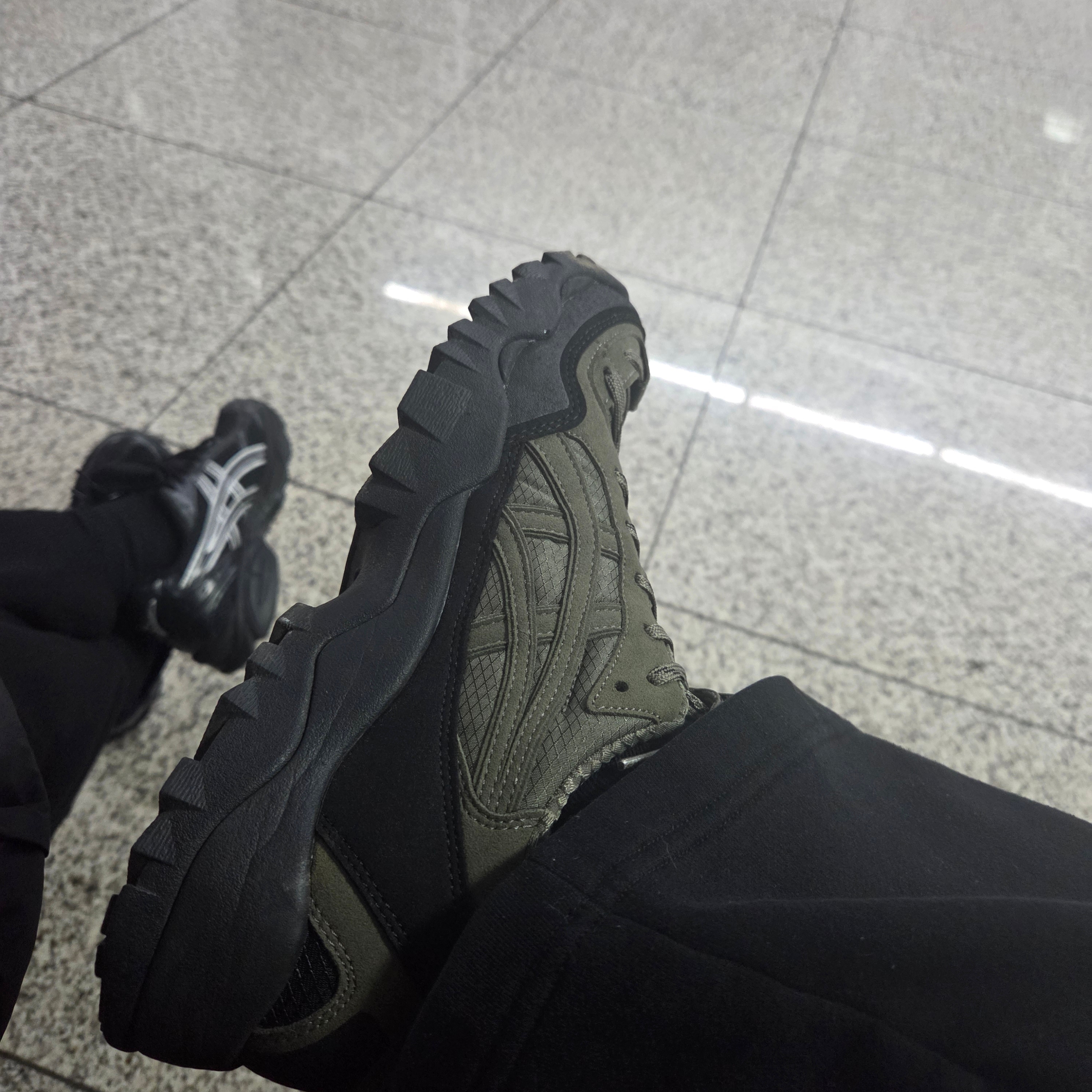 Asics Gel-Pickax Smog Green 착용 스타일 - 2