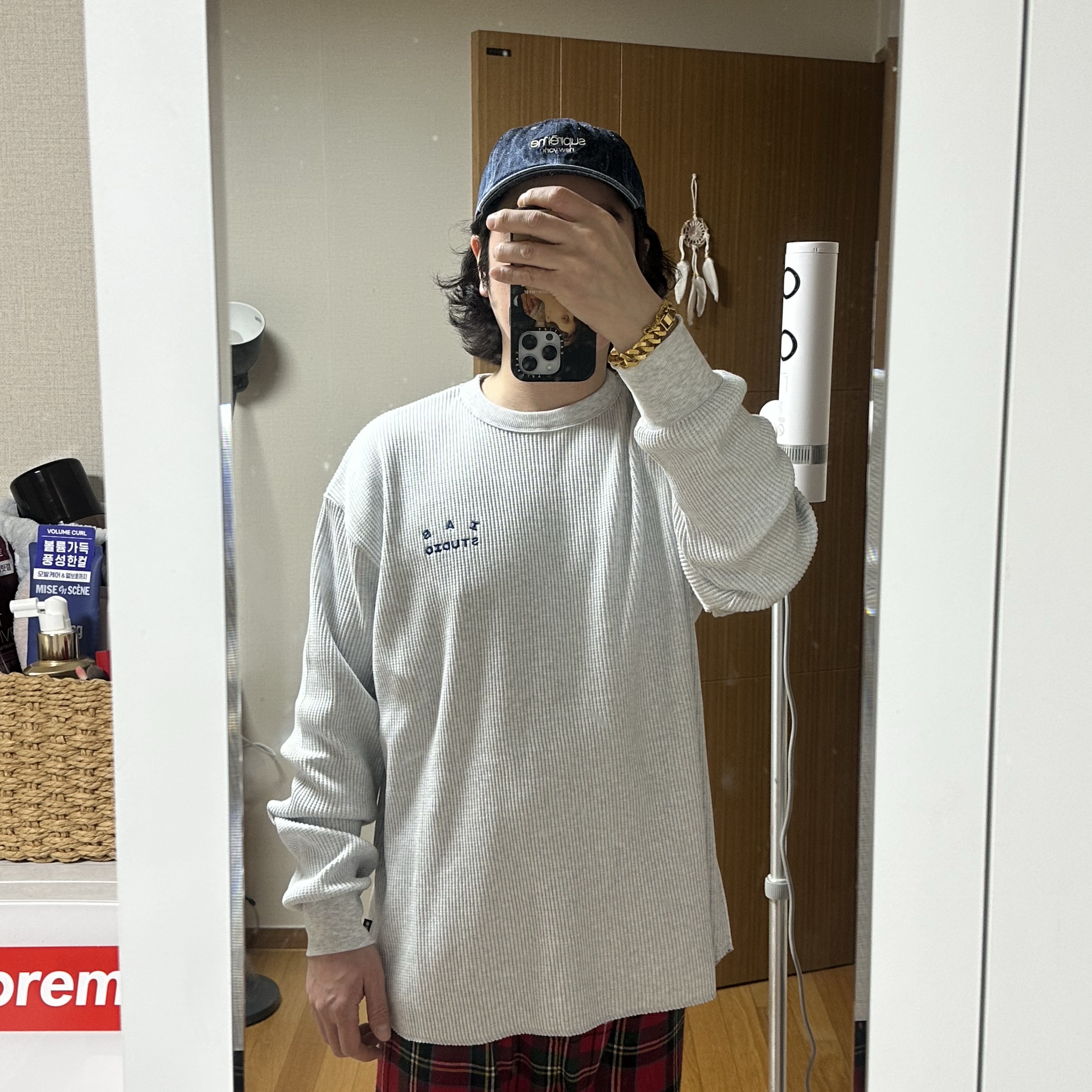 Supreme Classic Logo 6-Panel Cap Denim - 23SS, IAB Studio IAB Waffle Long Sleeve Light Gray 착용 스타일