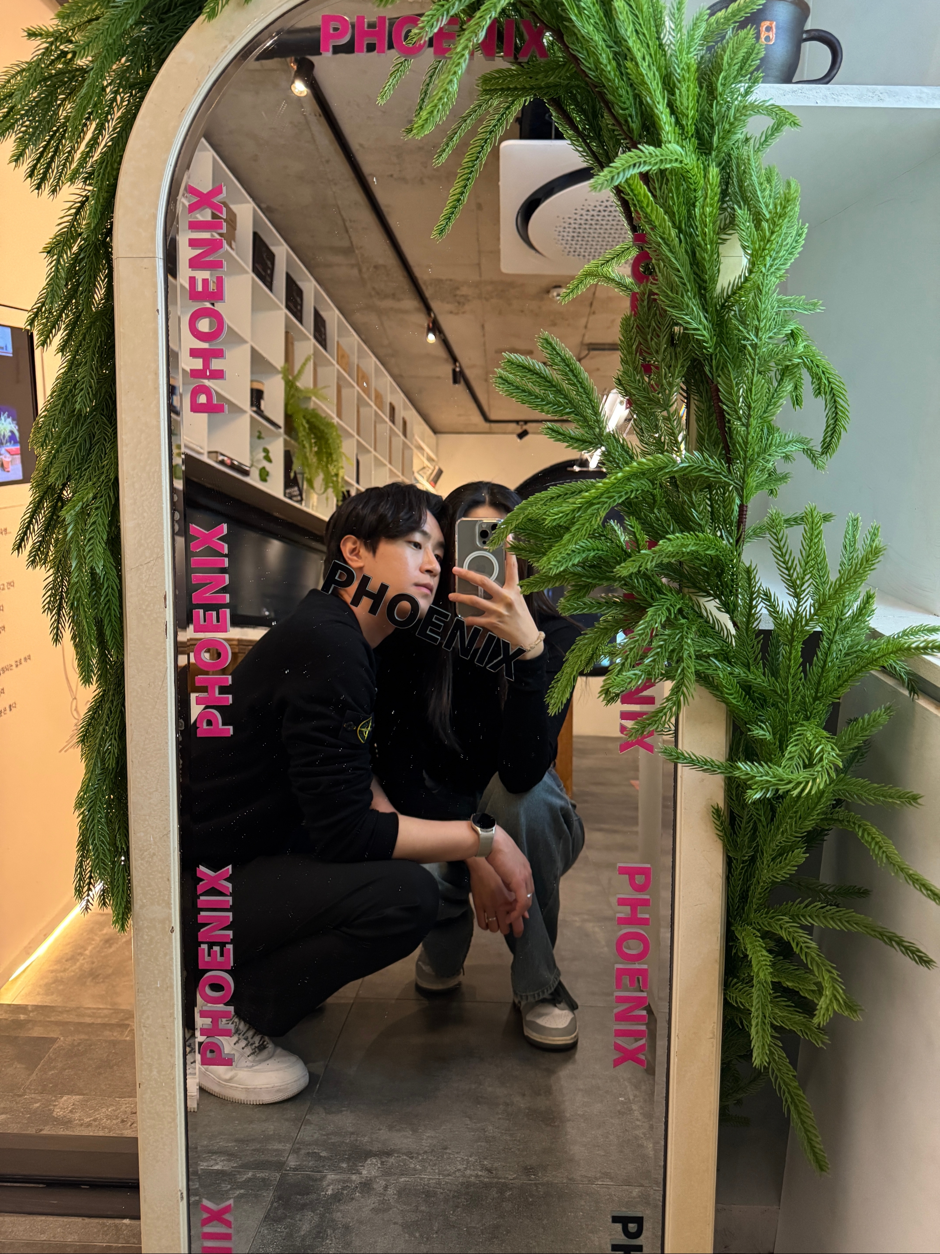 Stone Island 5510006 Logo Cotton Crewneck Sweater Black - 25SS, Nike x Supreme Air Force 1 Low White 착용 스타일