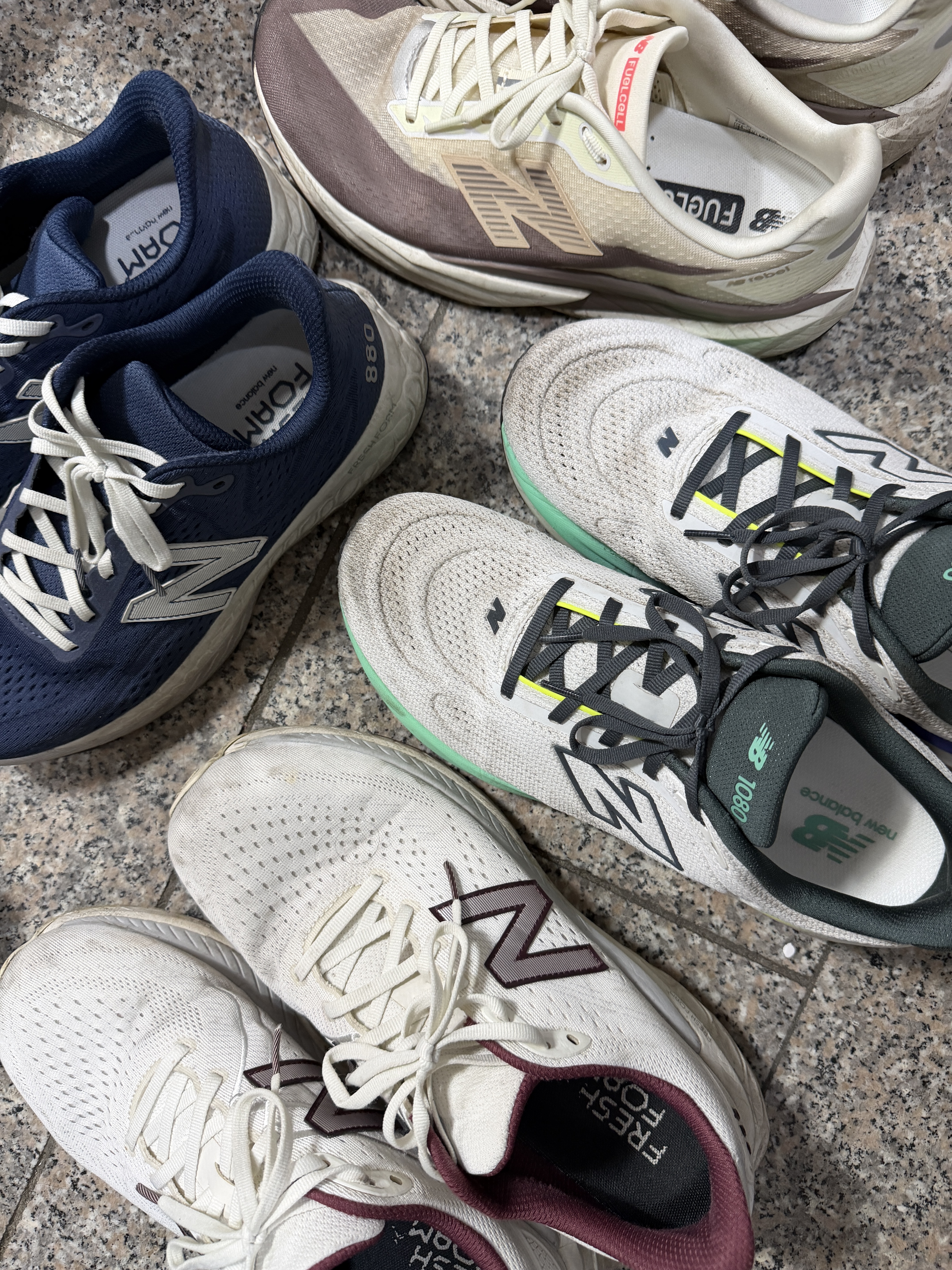 New Balance FuelCell Rebel v5 Angora Earth Shadow Sea Salt - 2E Wide, New Balance 1080v15 Reflection Graphite  - 2E Wide 착용 스타일