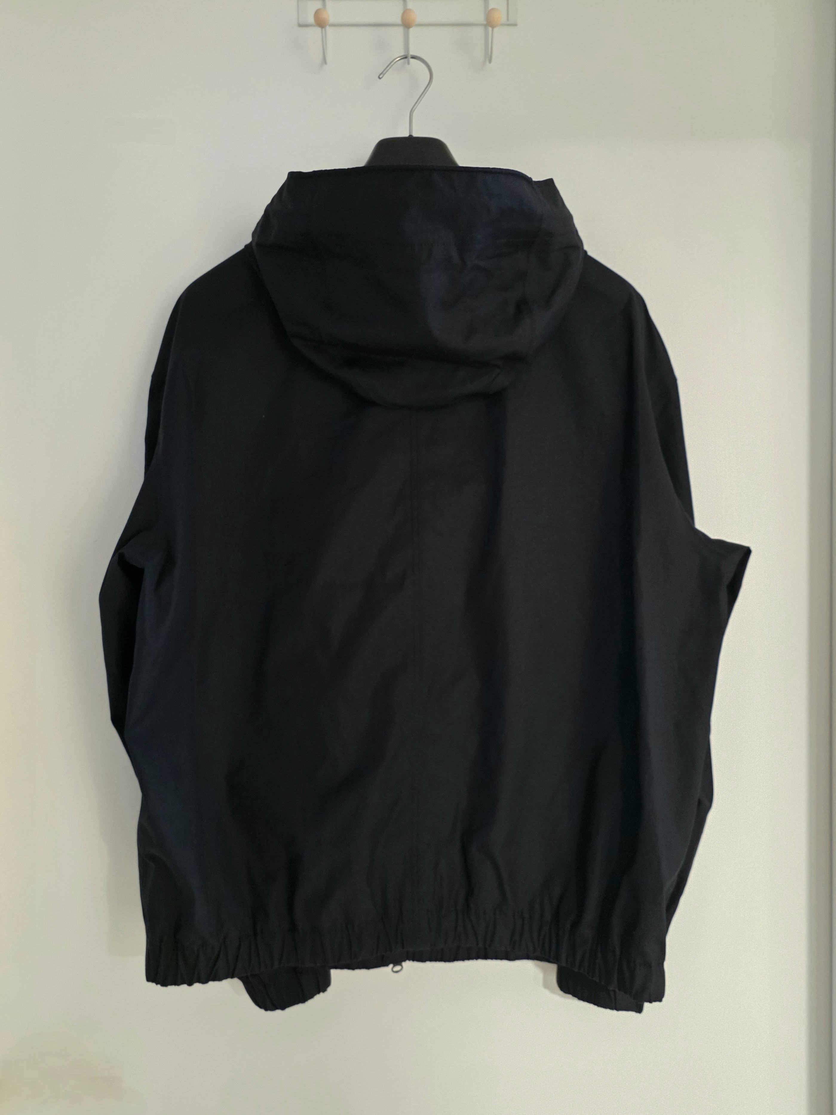 Stone Island 4100079 Supima Cotton Canvas Hooded Jacket Black - 25SS 착용 스타일 - 2