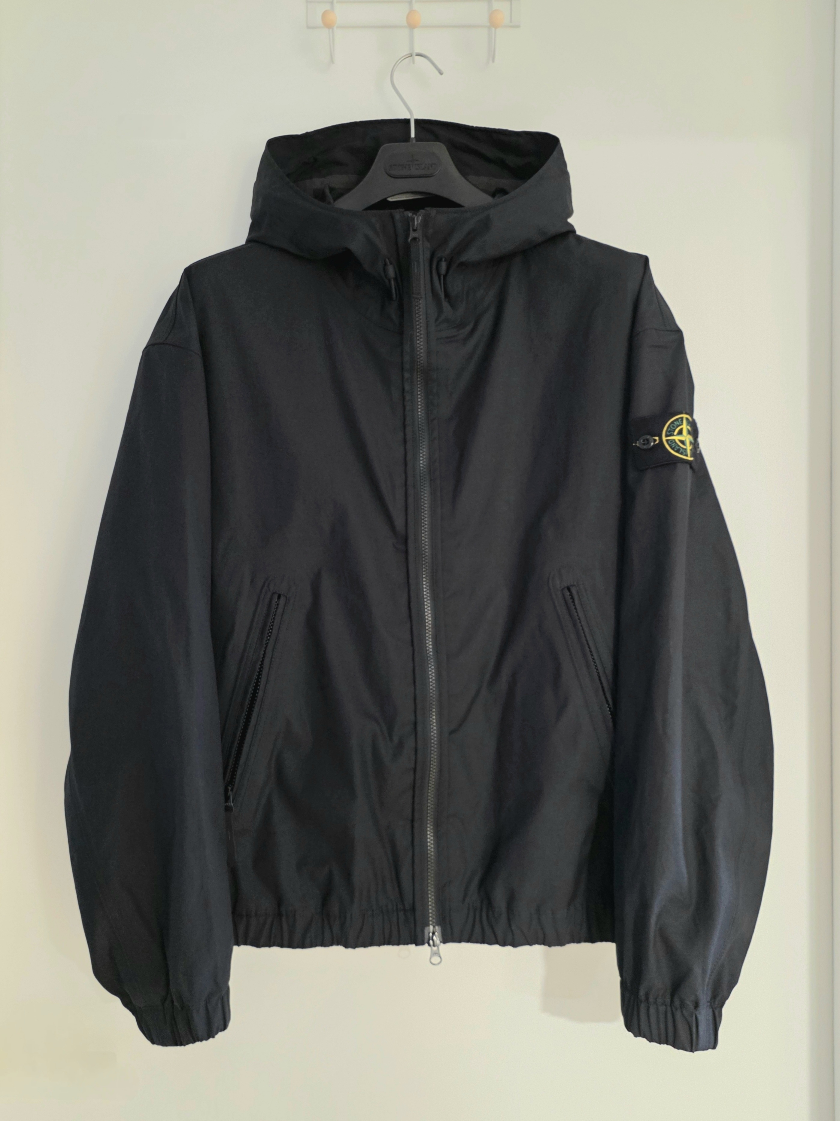 Stone Island 4100079 Supima Cotton Canvas Hooded Jacket Black - 25SS 착용 스타일 - 1
