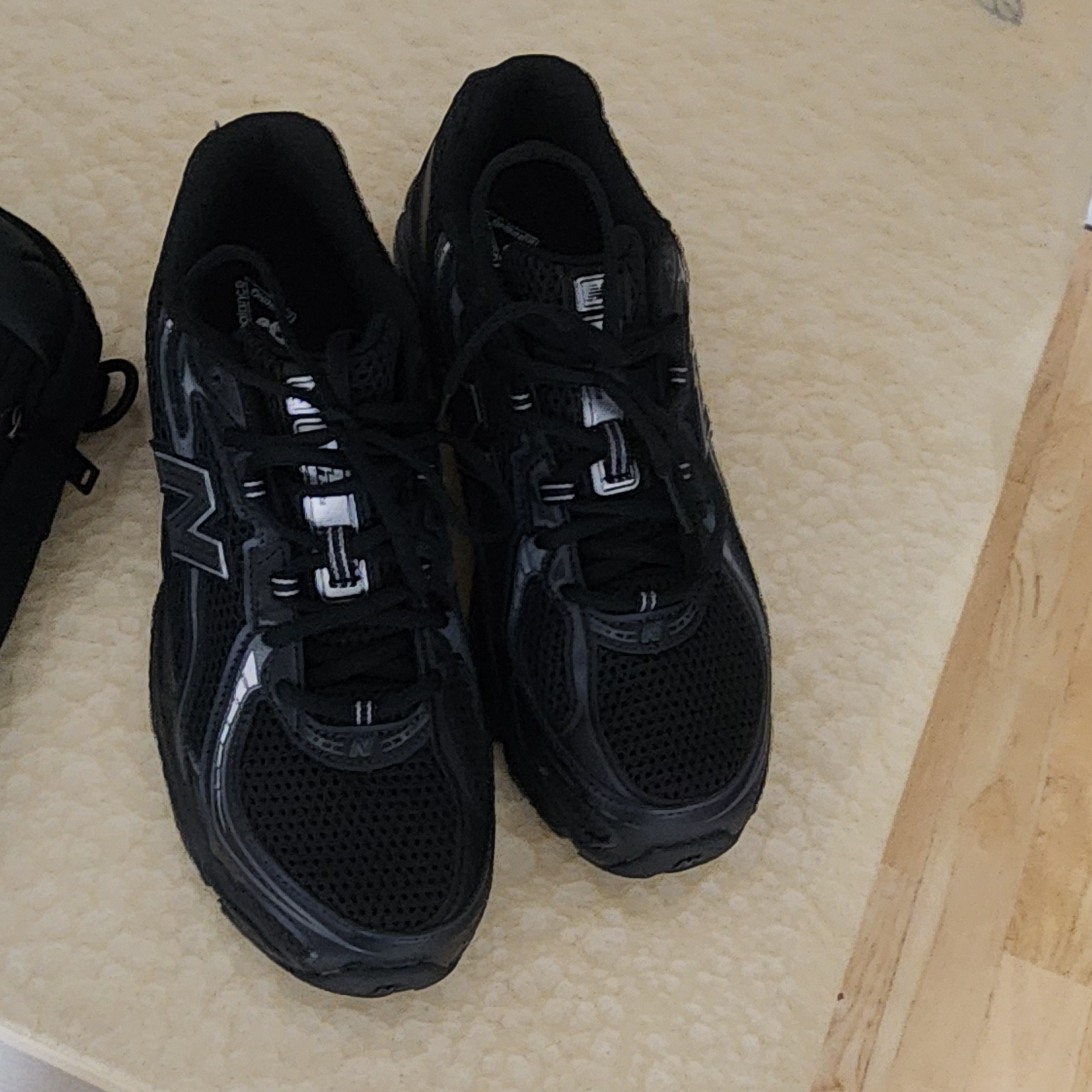 New Balance 740v2 Black Silver Metallic 착용 스타일