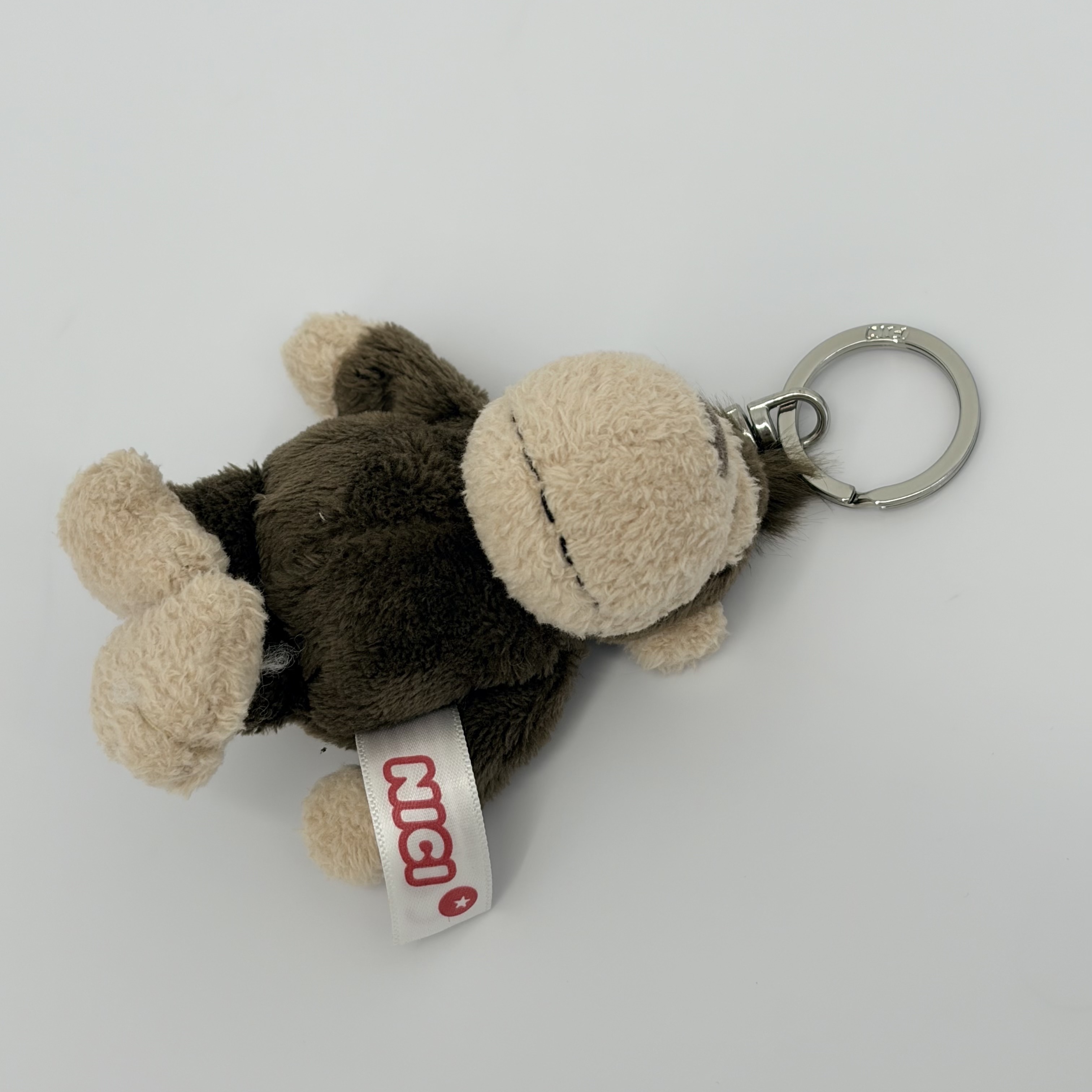 [KREAM 단독] NICI Monkey 10cm Bean Bag Keyring 착용 스타일 - 3