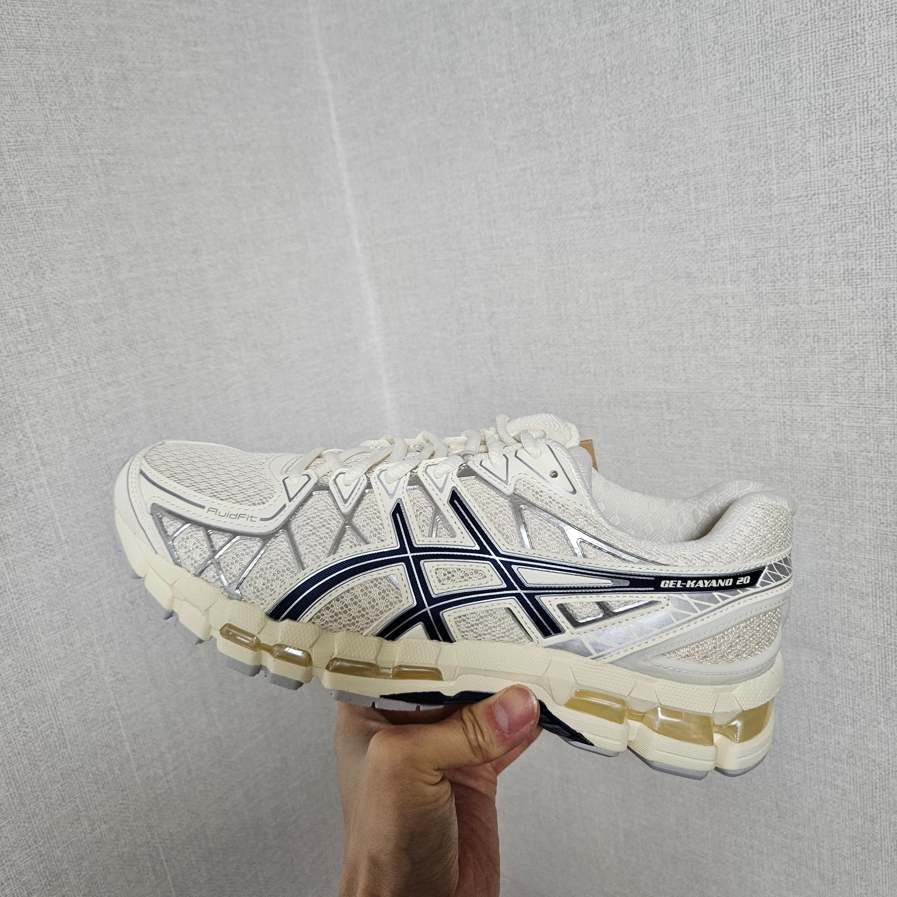 Asics Gel-Kayano 20 Cream Independence Blue 착용 스타일 - 2