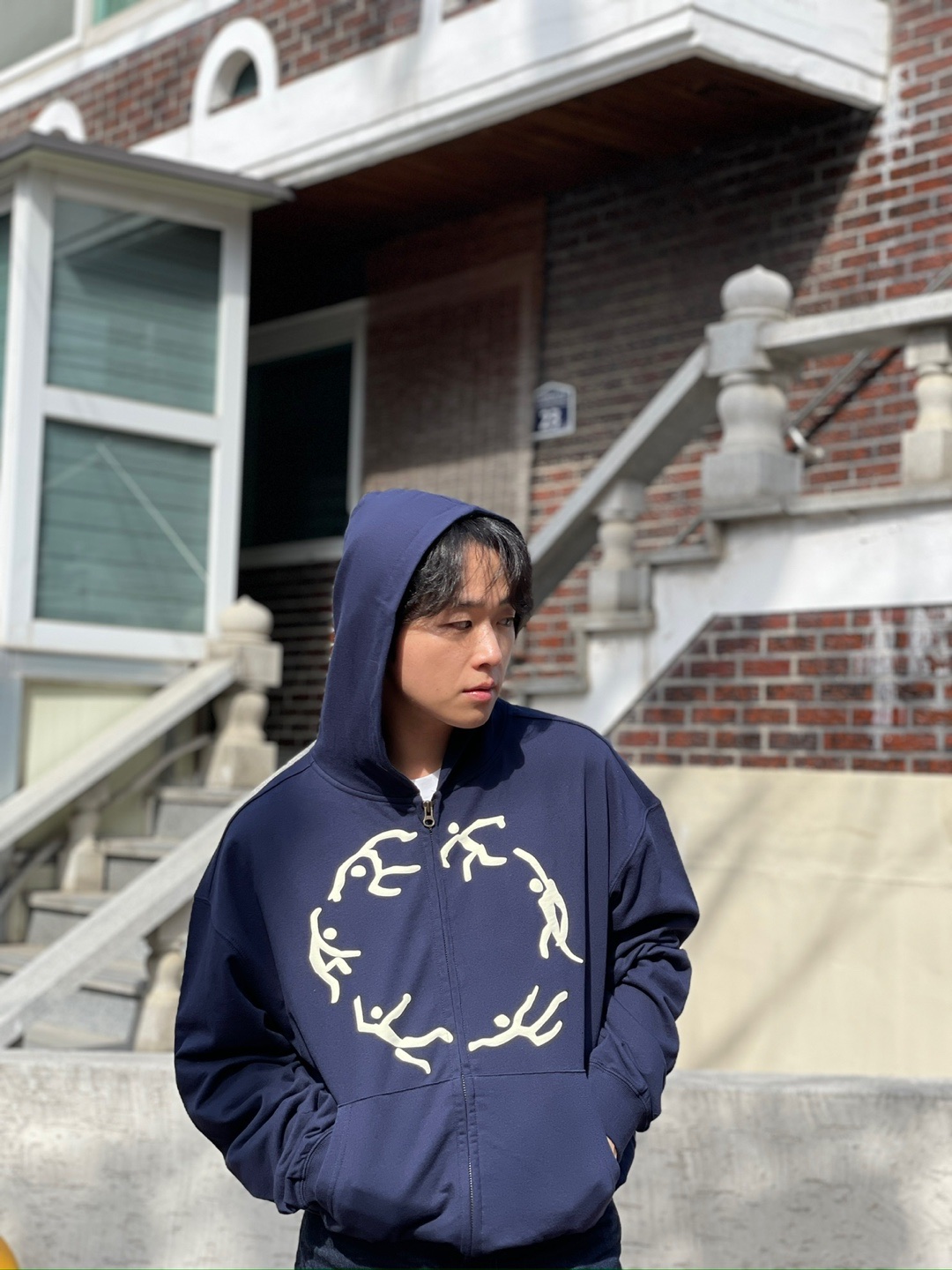 AMOU Dancing Circle Crop Hoodie Zip-Up Navy, Red Wing Beckman Boots Black Cherry Excalibur - D 착용 스타일 - 4
