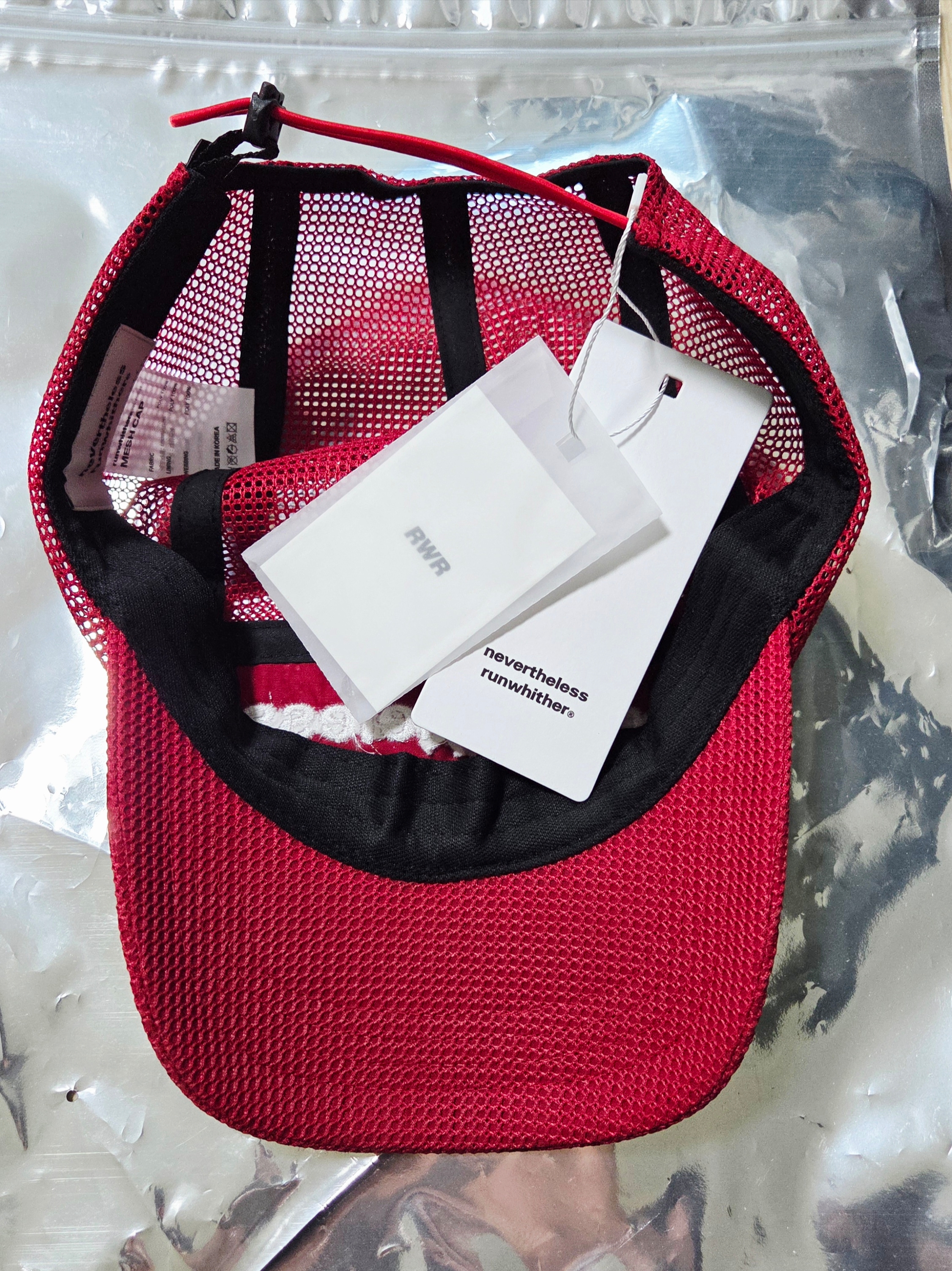 [KREAM 단독] runwhither Mesh Cap Red 착용 스타일 - 2