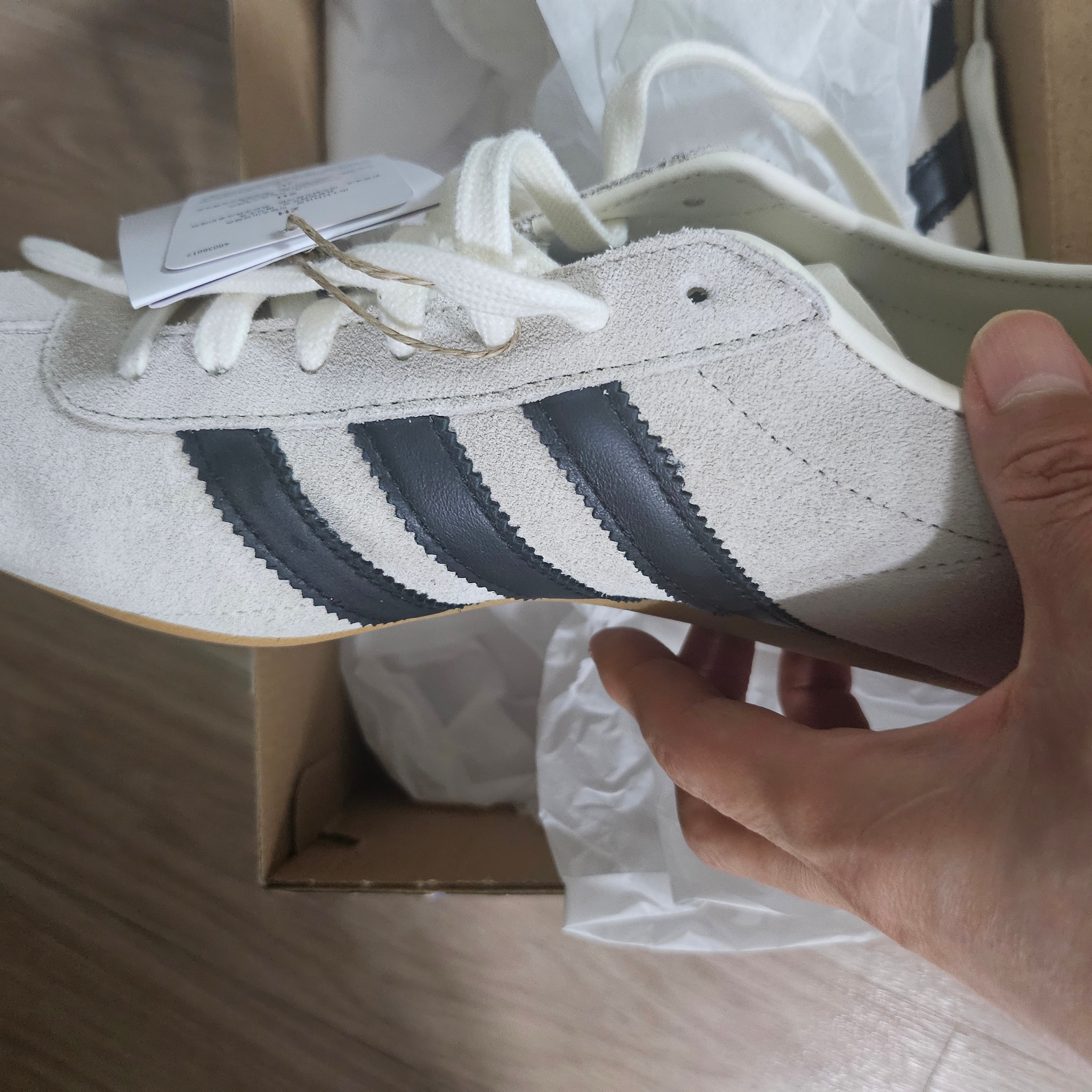 (W) Adidas Tokyo Blue Bird Cloud White 착용 스타일 - 2