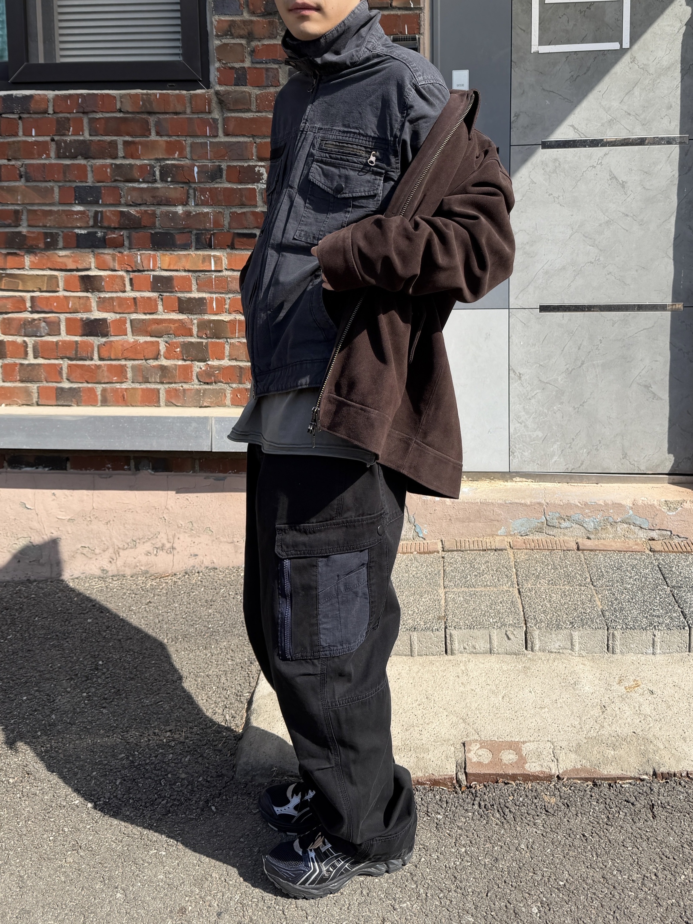 Undermycar 25SS Suede Oversized Work Jacket Brown, Asics x Atmos x Undermycar Gel-Kayano 14 Black Pure Silver 착용 스타일 - 4
