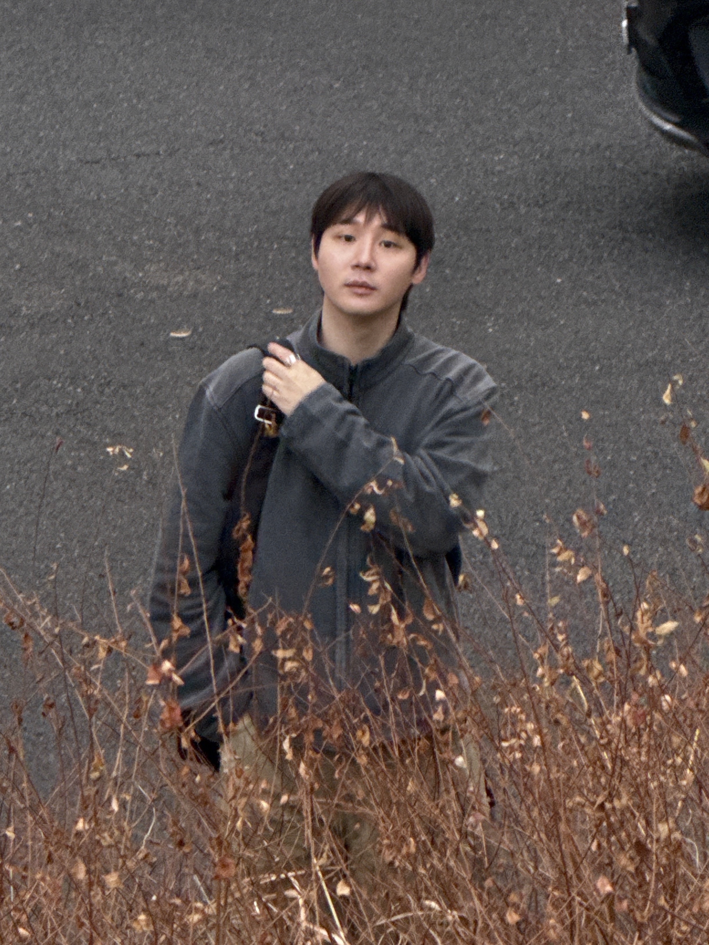 Karactor Striped Knit Muffler Black Charcoal, Reebok x Needles Beatnik Moc Core Black Extreme Purple 착용 스타일 - 3