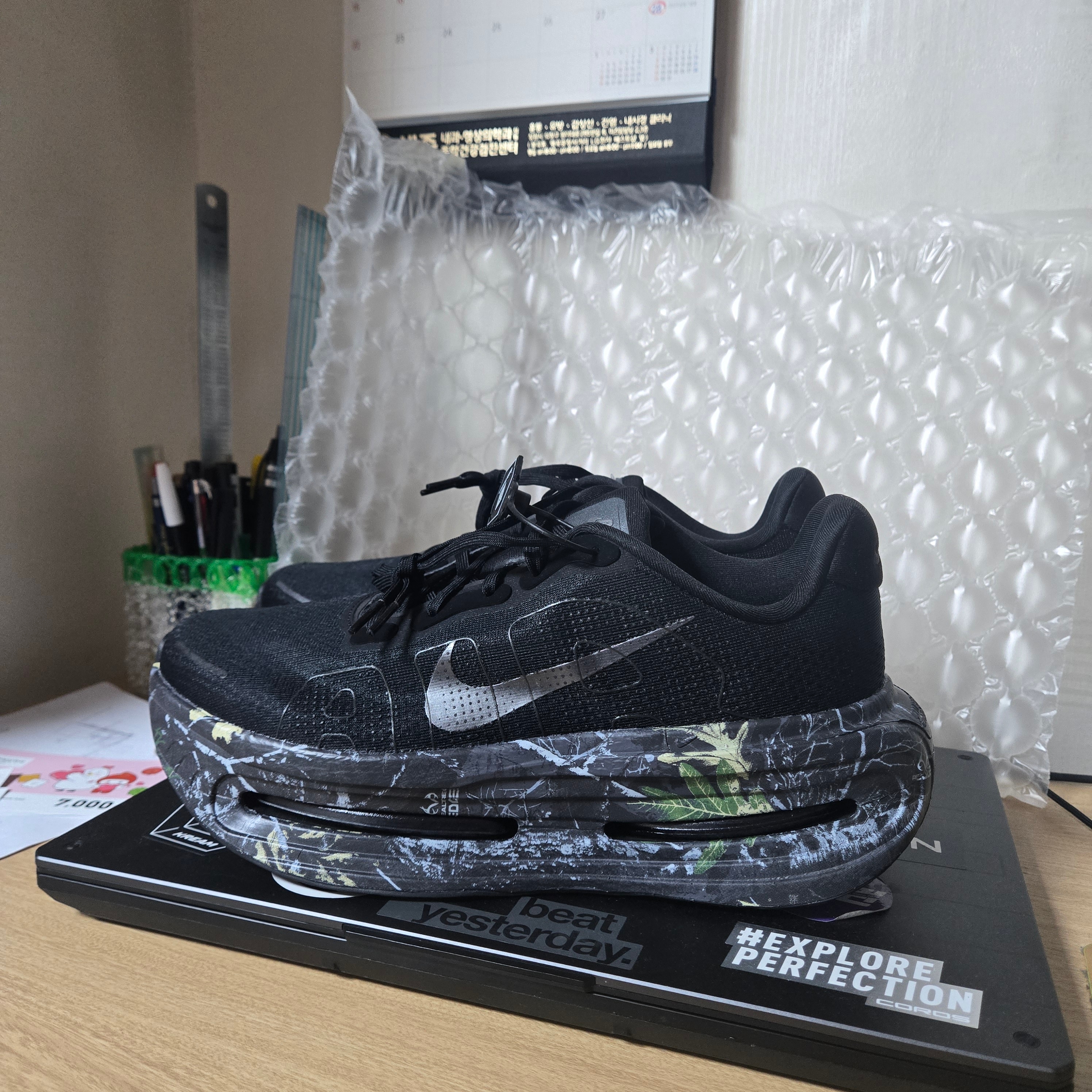 Nike Vomero Premium Black Dark Smoke Grey 착용 스타일