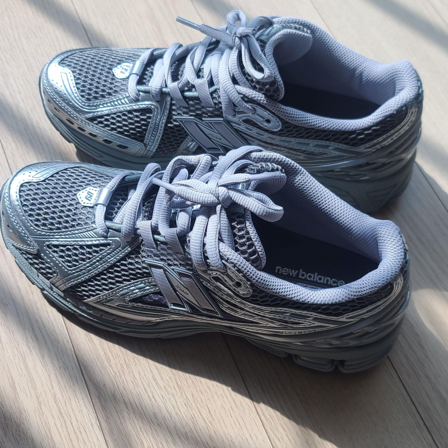 New Balance 1906R Harbor Grey Silver Metalic 착용 스타일 - 1
