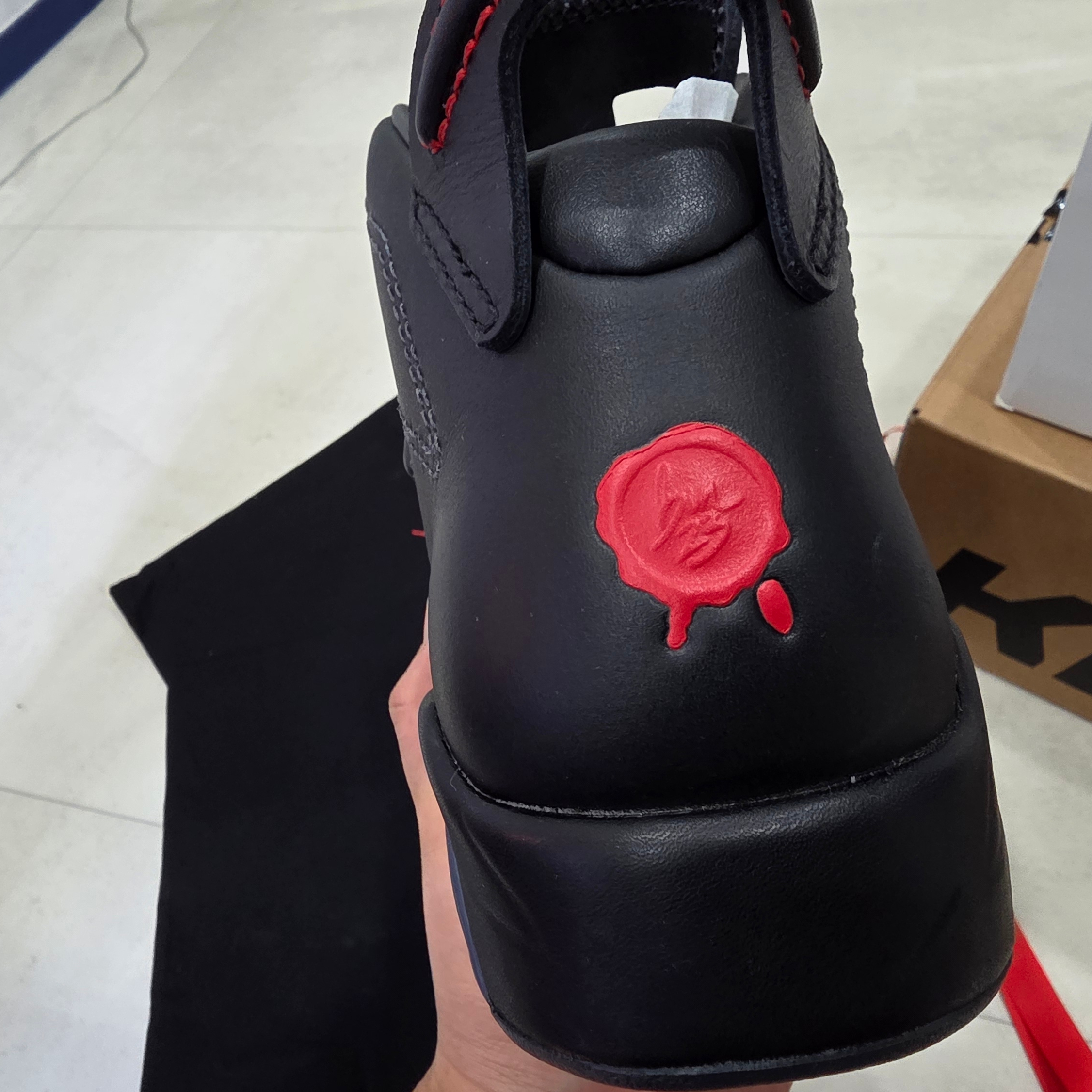 Jordan 6 Retro PRM Bin 23 Off Noir Picante Red 착용 스타일 - 6