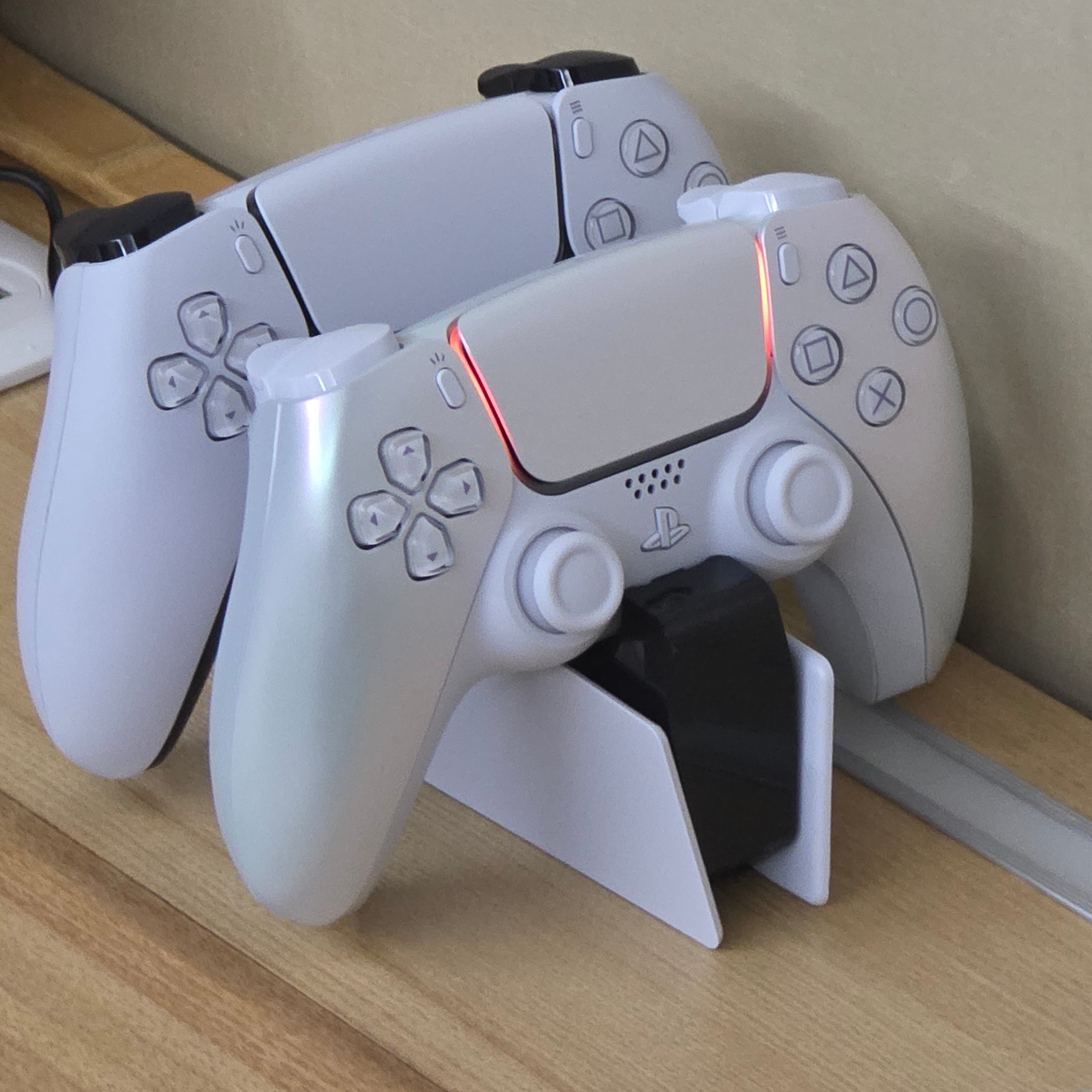 PlayStation 5 DualSense Charging Station 착용 스타일