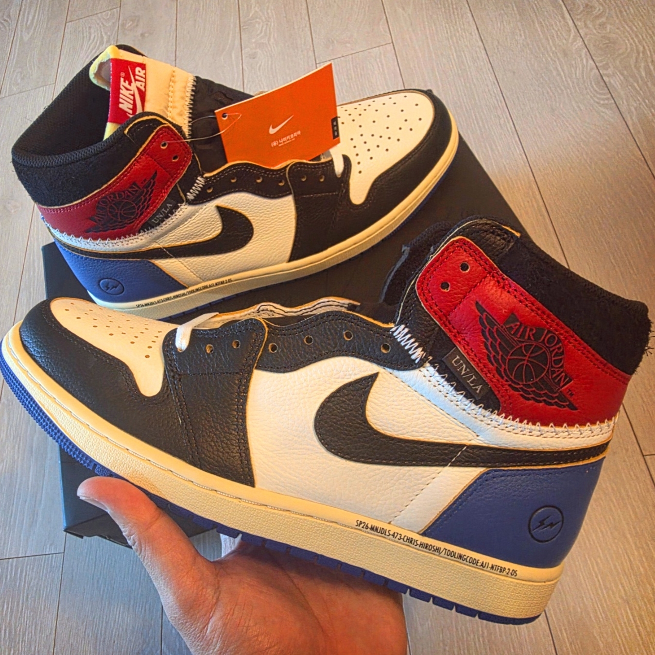 Jordan 1 x Fragment x Union LA Black and Varsity Red 착용 스타일