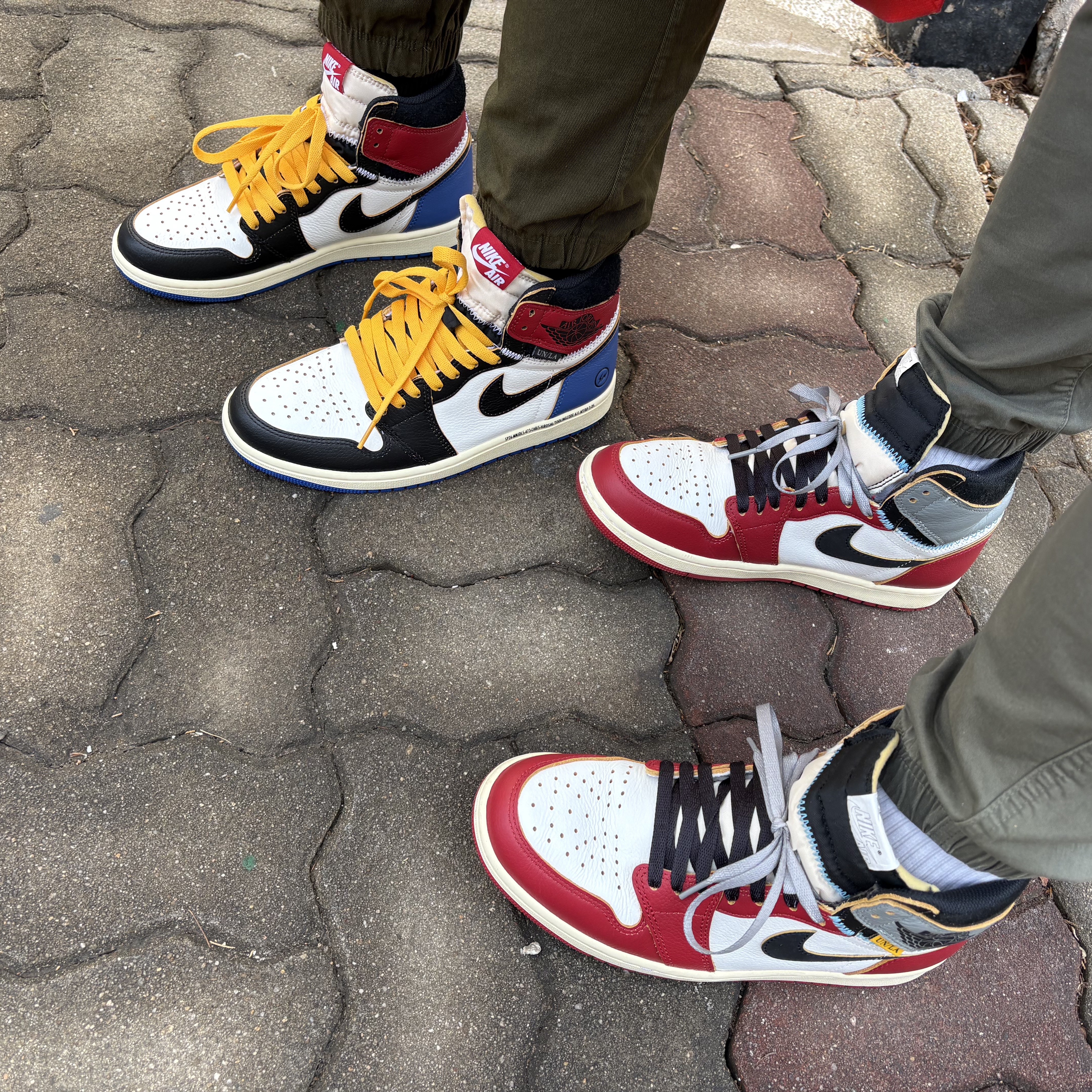 Jordan 1 x Union Retro High OG Chicago Shadow, Jordan 1 x Fragment x Union LA Black and Varsity Red 착용 스타일 - 1