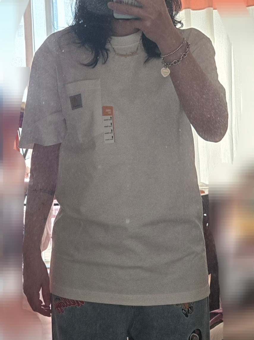 Carhartt Loose Fit Heavyweight Regular Short Sleeve Pocket T-Shirt White 착용 스타일 - 1