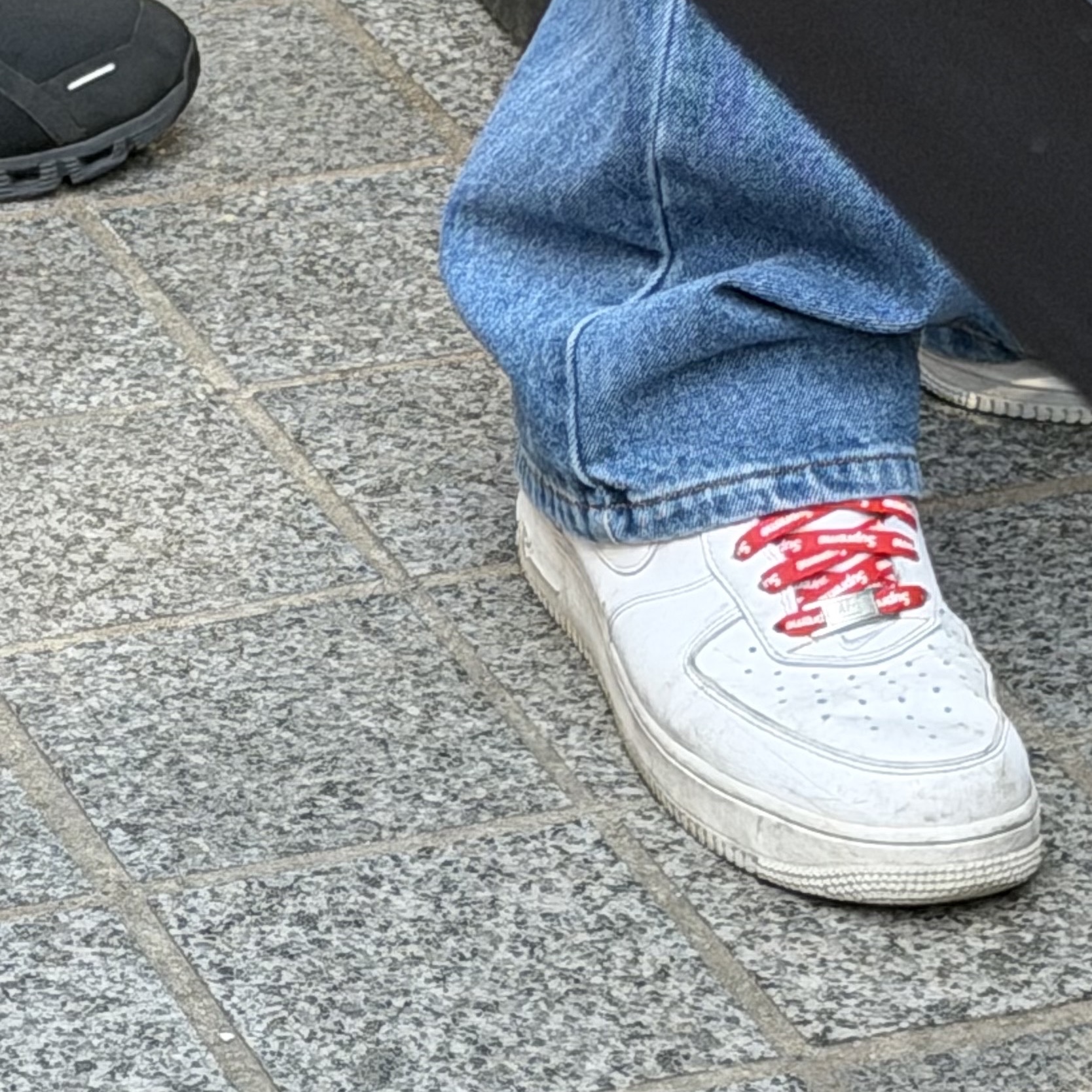 Nike x Supreme Air Force 1 Low White 착용 스타일