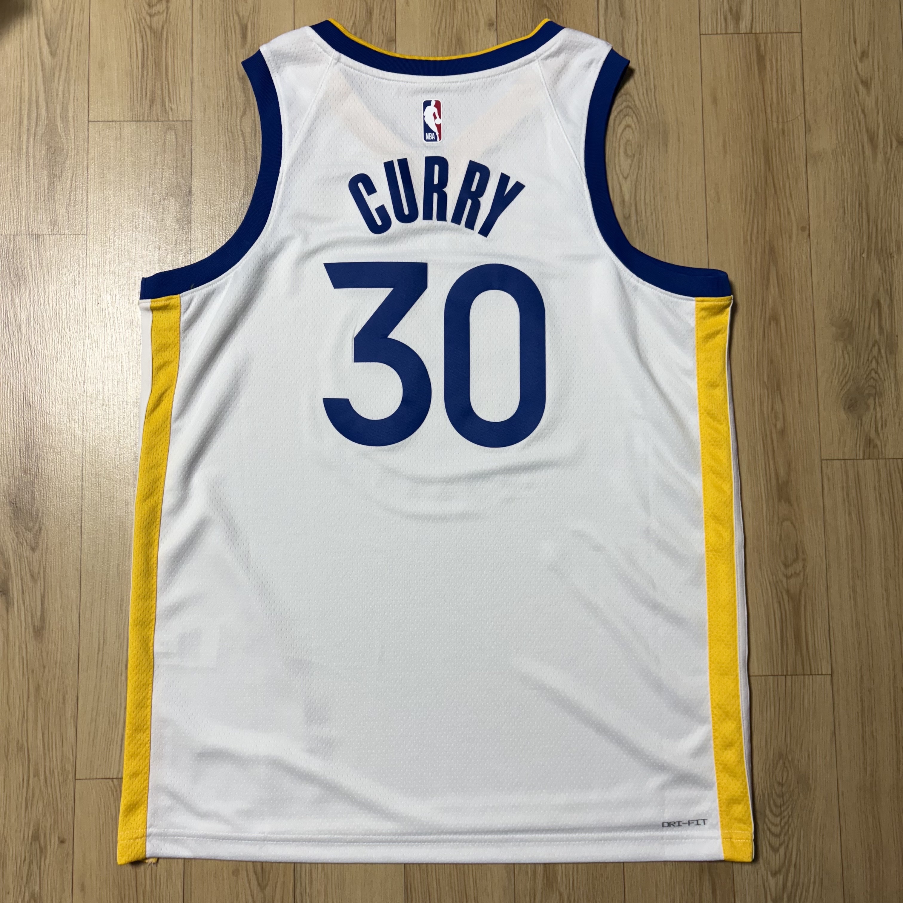 Nike Stephen Curry Golden State Warriors Association Edition 2022/23 NBA Swingman Jersey White 착용 스타일 - 2