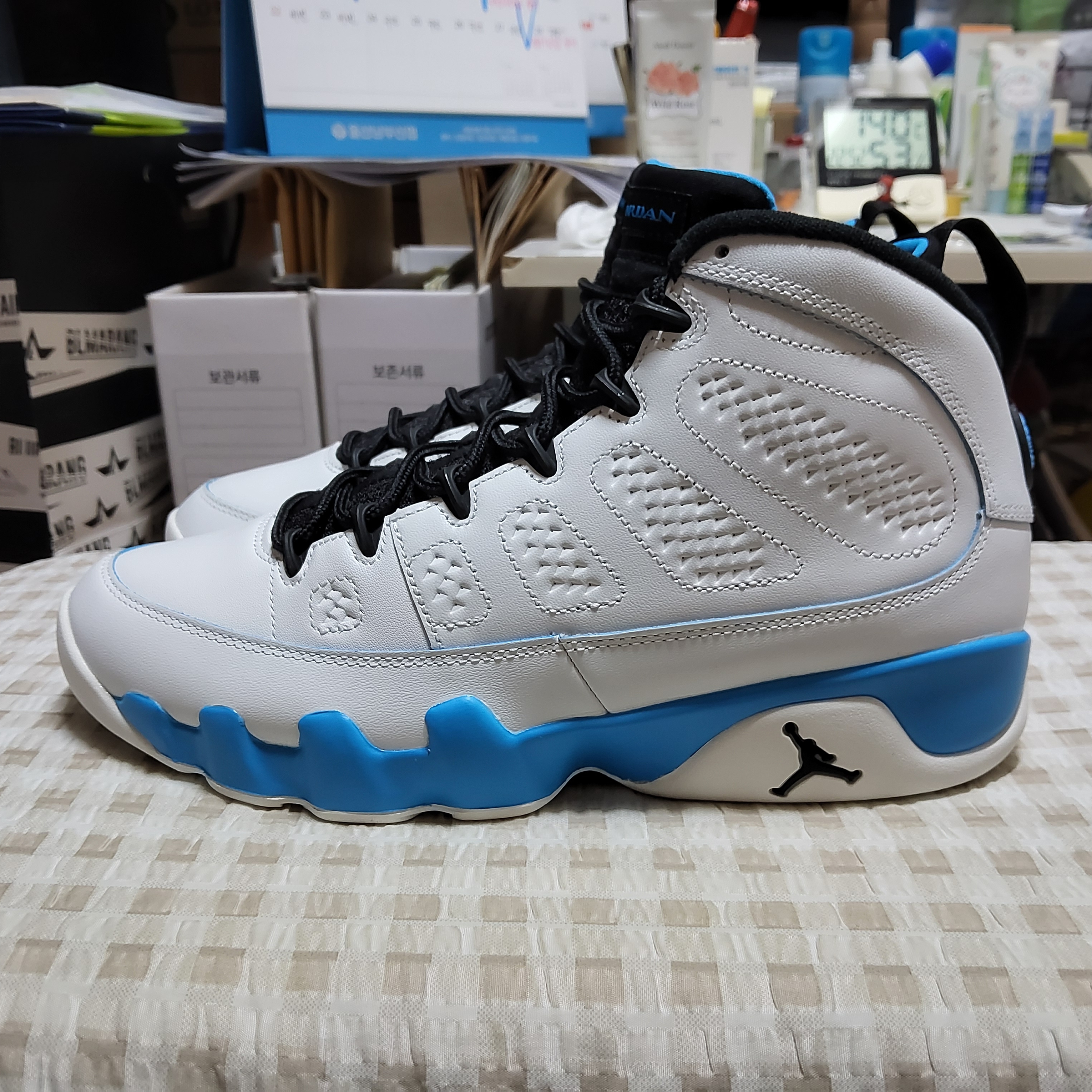 Jordan 9 Retro Powder Blue 착용 스타일 - 2