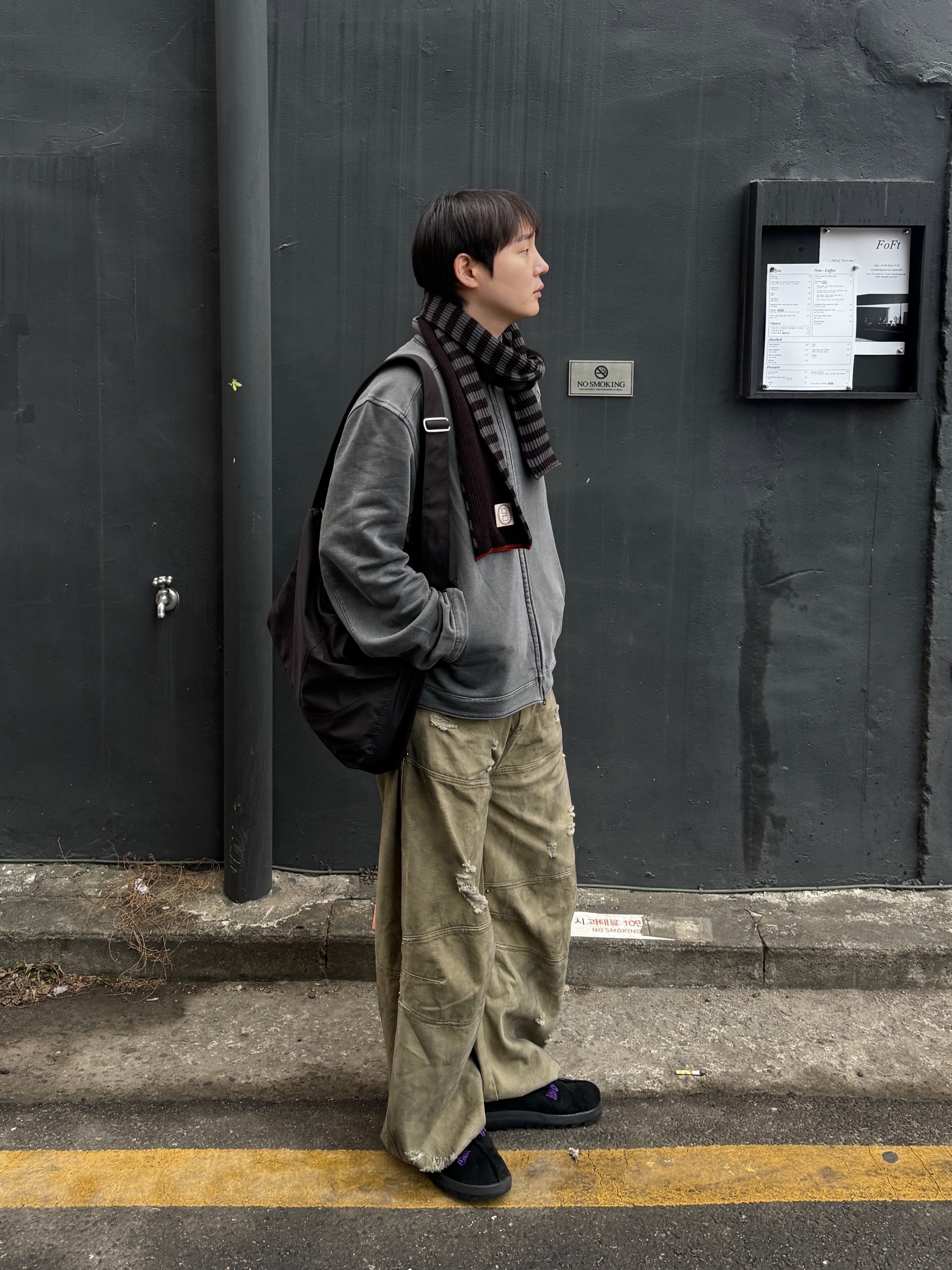 Karactor Striped Knit Muffler Black Charcoal, Reebok x Needles Beatnik Moc Core Black Extreme Purple 착용 스타일 - 2