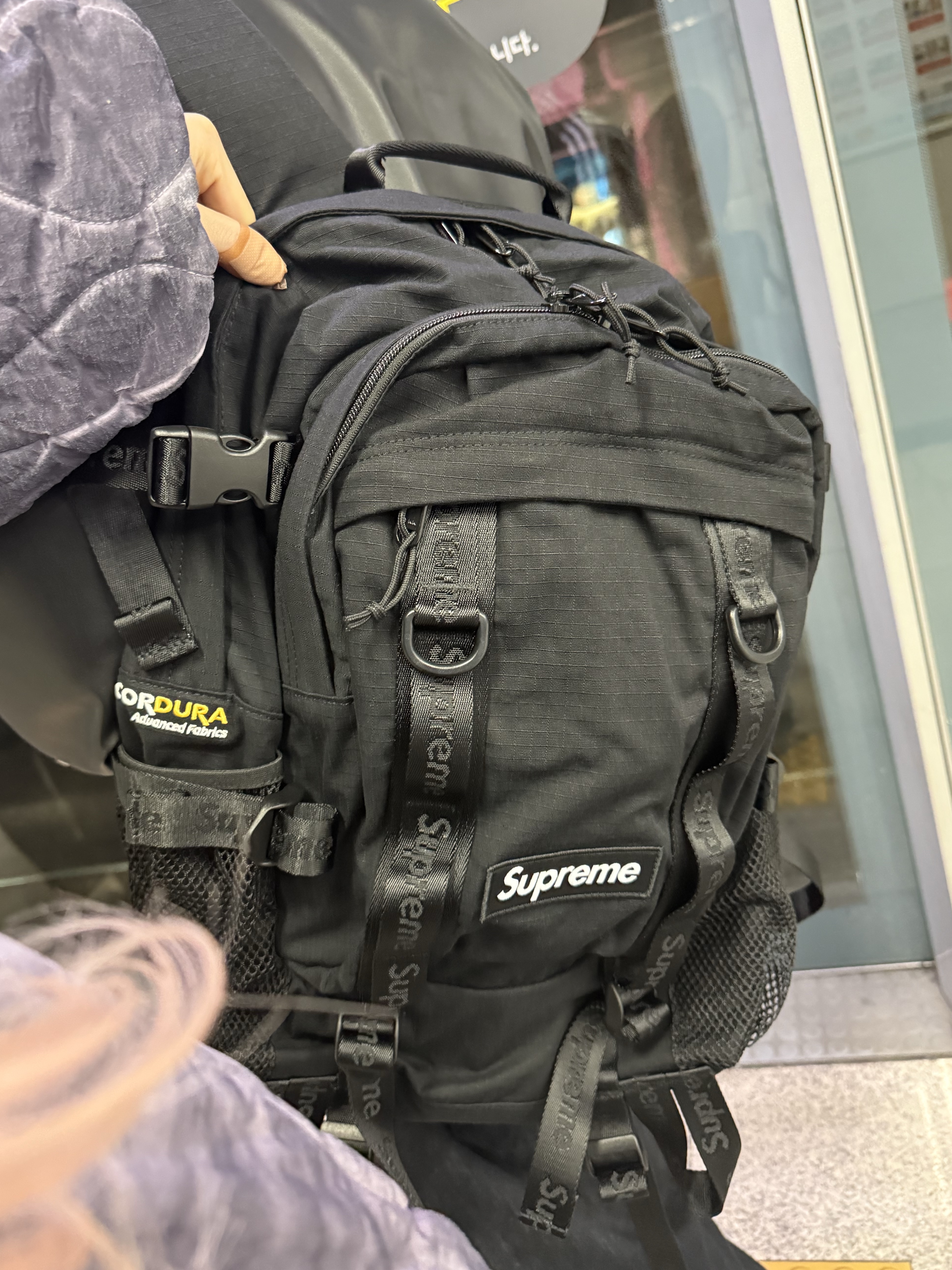 Supreme Backpack Black - 26SS 착용 스타일