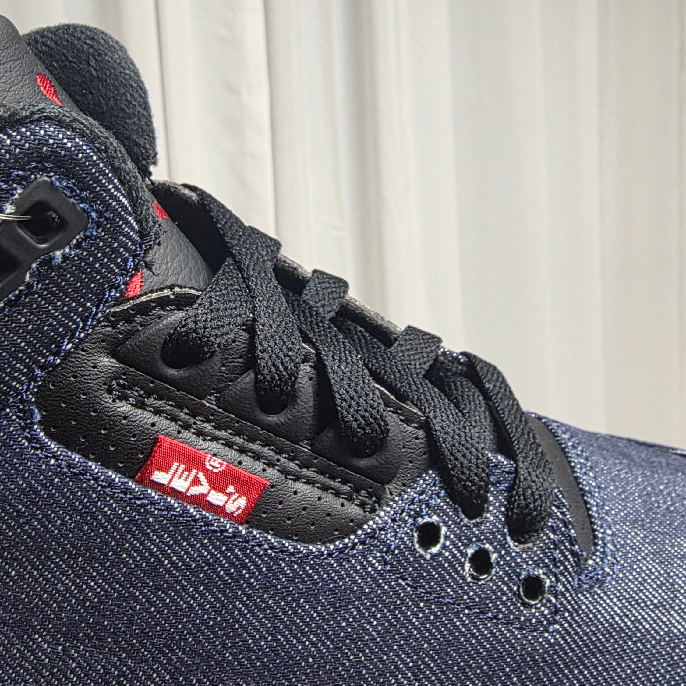 Jordan 3 x Levi’s Indigo and Gym Red 착용 스타일 - 2