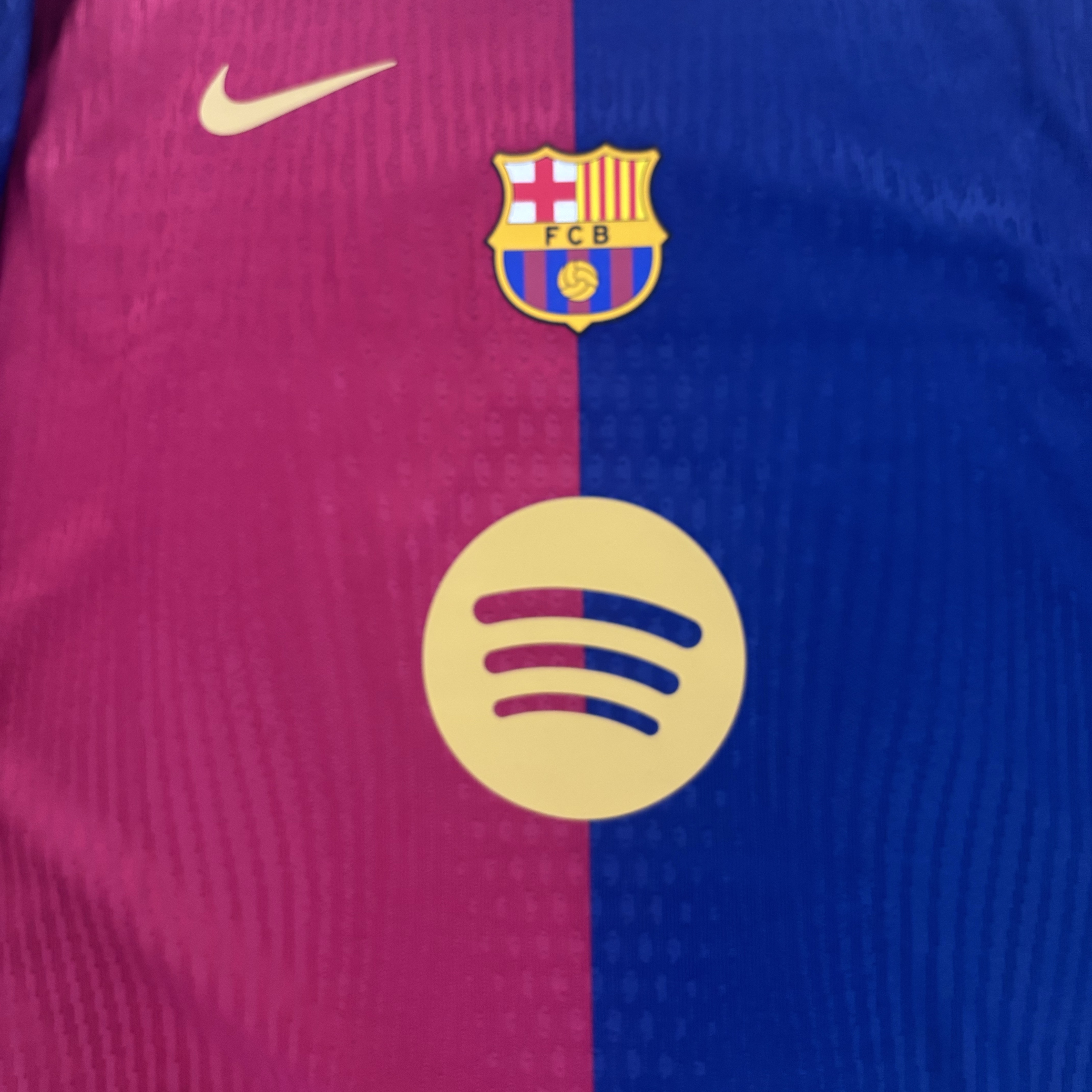 Nike FC Barcelona 2024/25 Dri-Fit Stadium Home Jersey Deep Royal Blue Midnight Navy (Non Marking Ver.), Nike FC Barcelona 2024/25 Dri-Fit ADV Match Home Jersey Deep Royal Blue Noble Red (Non Marking Ver.) 착용 스타일 - 3