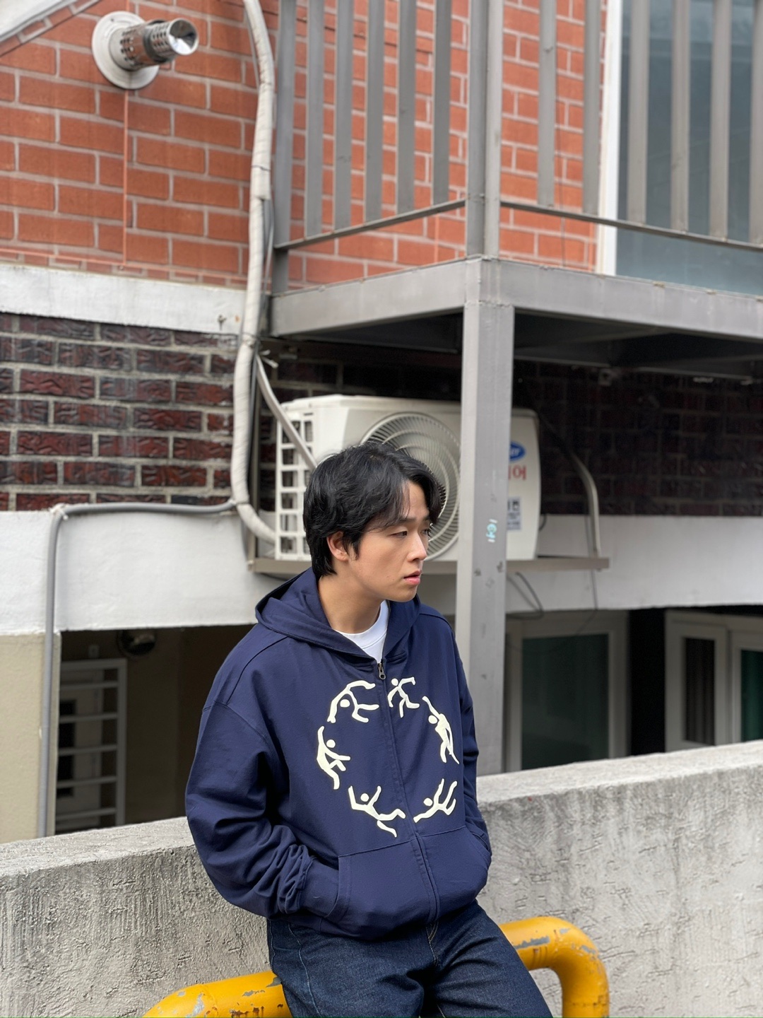 AMOU Dancing Circle Crop Hoodie Zip-Up Navy, Red Wing Beckman Boots Black Cherry Excalibur - D 착용 스타일 - 2