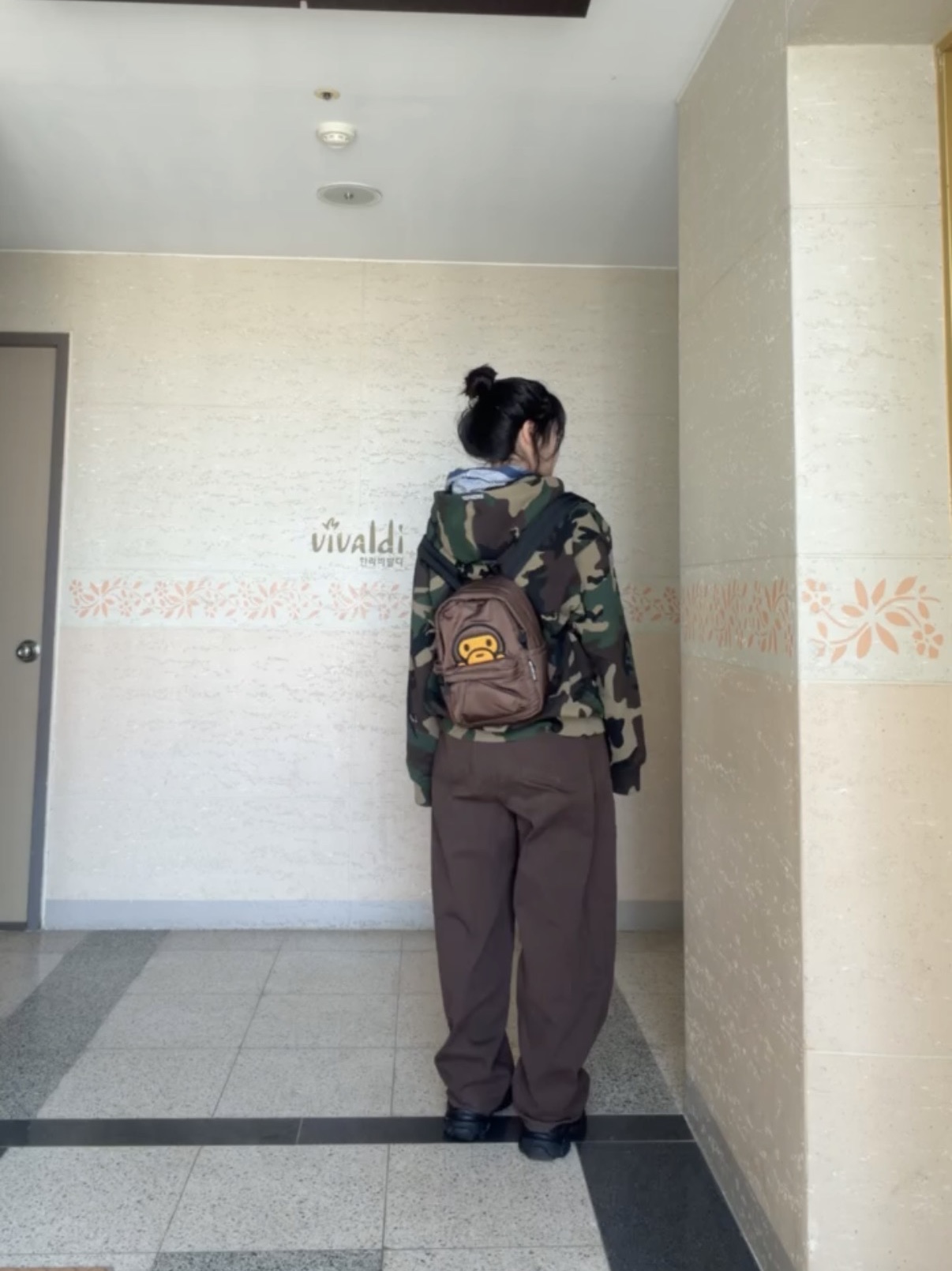 BAPE Baby Milo Small Backpack #1 Brown, Supreme S Logo Zip Up Hooded Sweatshirt Woodland Camo - 25FW 착용 스타일 - 1
