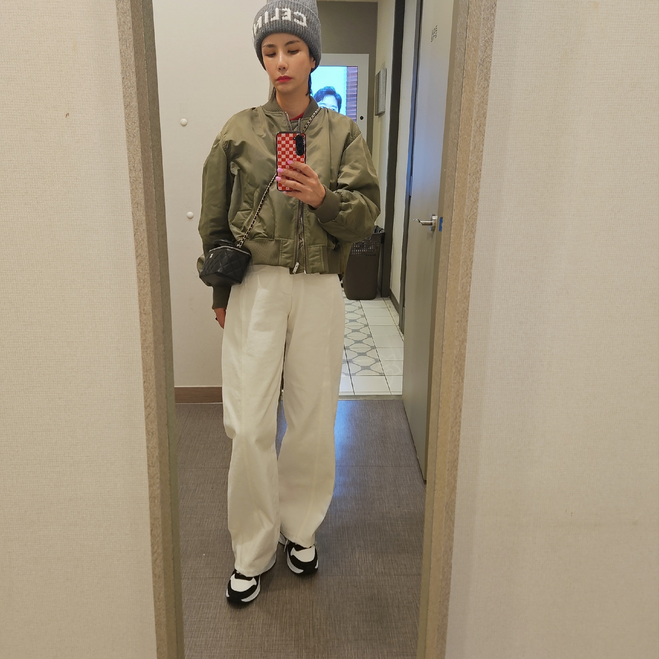 (W) Helen Kaminski Bianca 10 Visor Nougat Natural, (Kids) Stone Island G0123 Crinkle Reps Recycled Nylon Down Vest Black - 24FW 착용 스타일 - 6