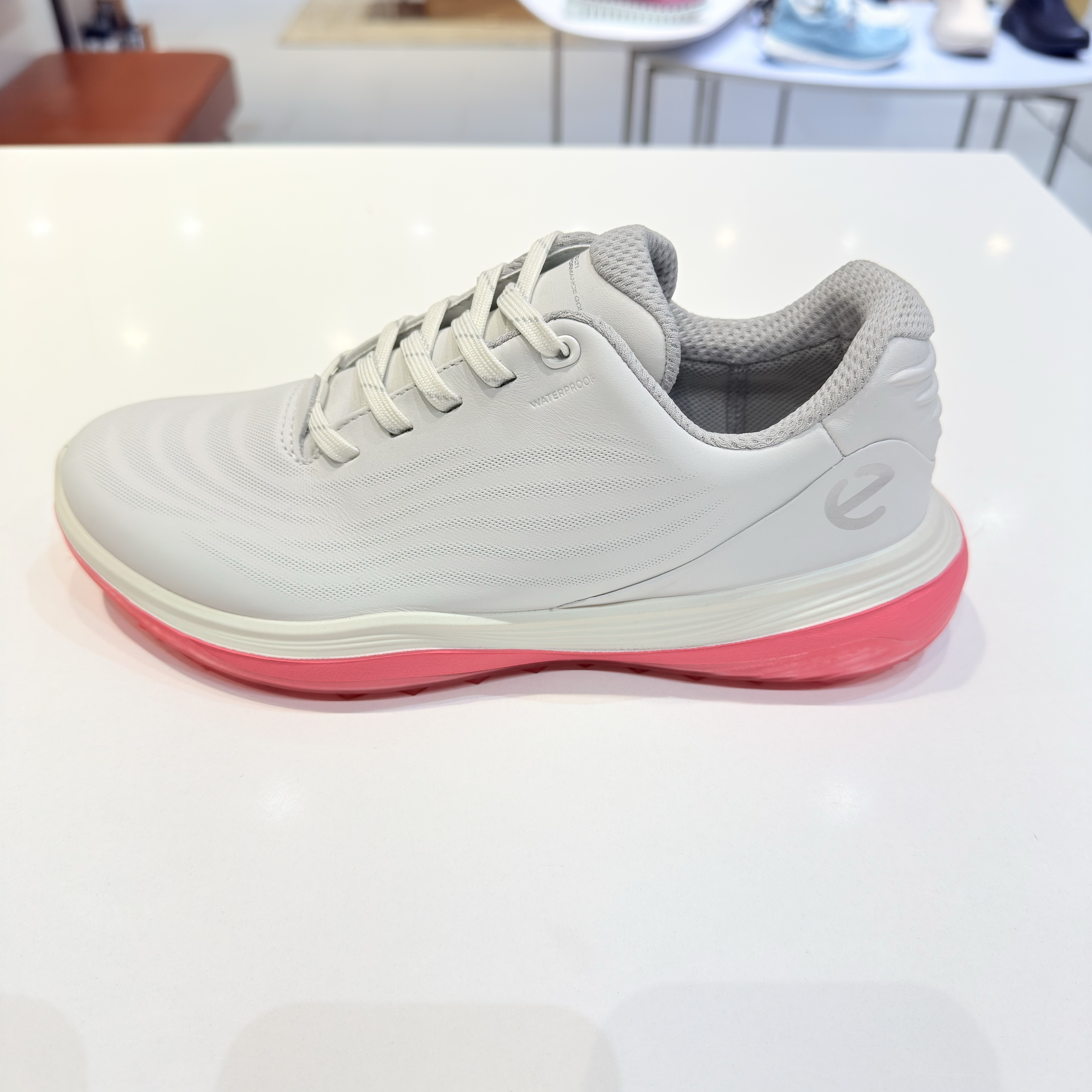 (W) Ecco Golf LT1 Shoes White Bubble Gum 착용 스타일 - 1