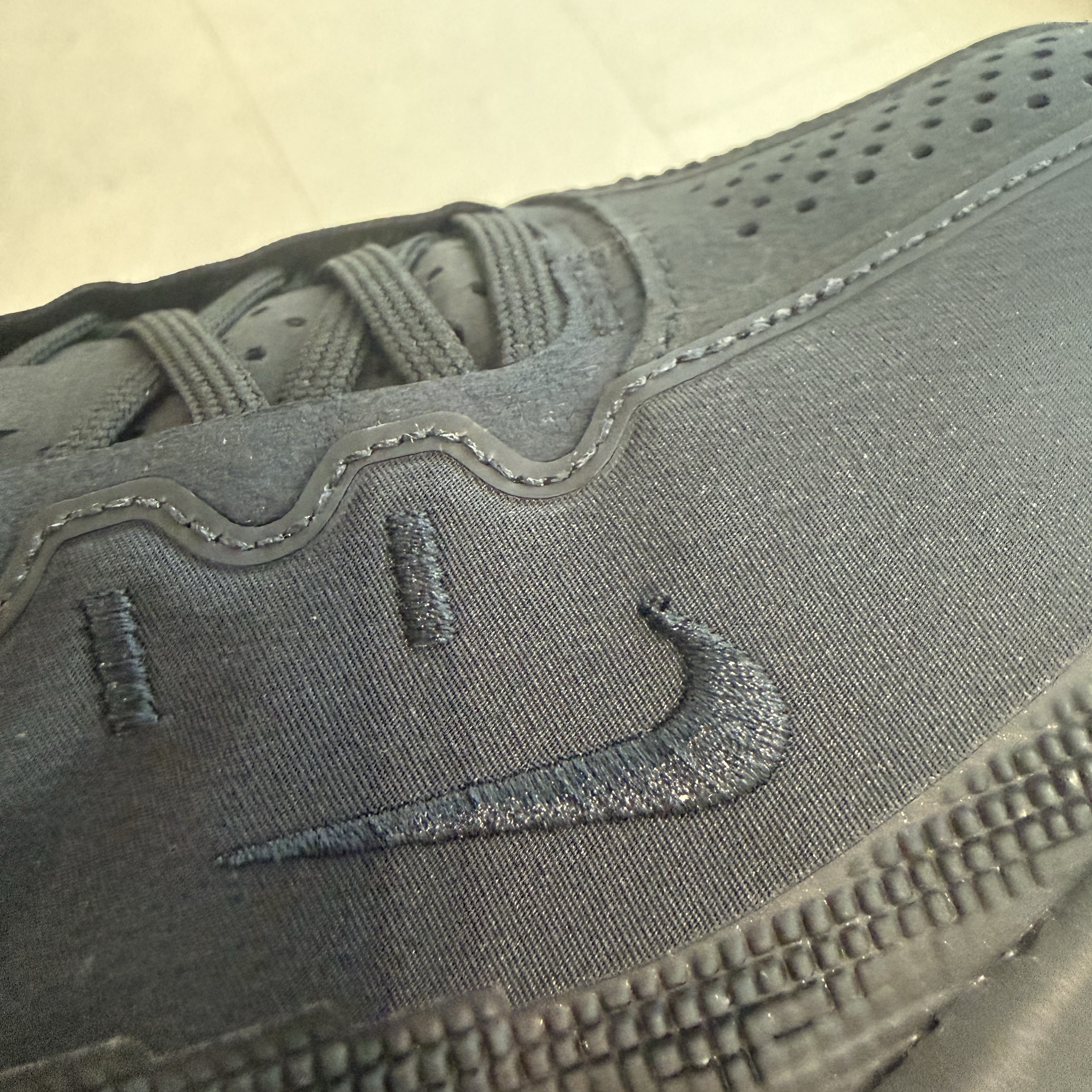 Nike Ava Rover Black Anthracite 착용 스타일