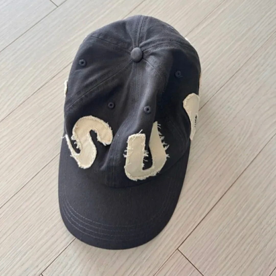 Sunlove Cut Off Capital Cap Charcoal 착용 스타일