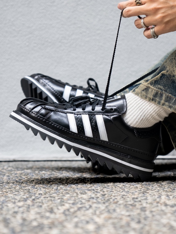Adidas x Clot Superstar Core Black Cloud White 착용 스타일 - 4
