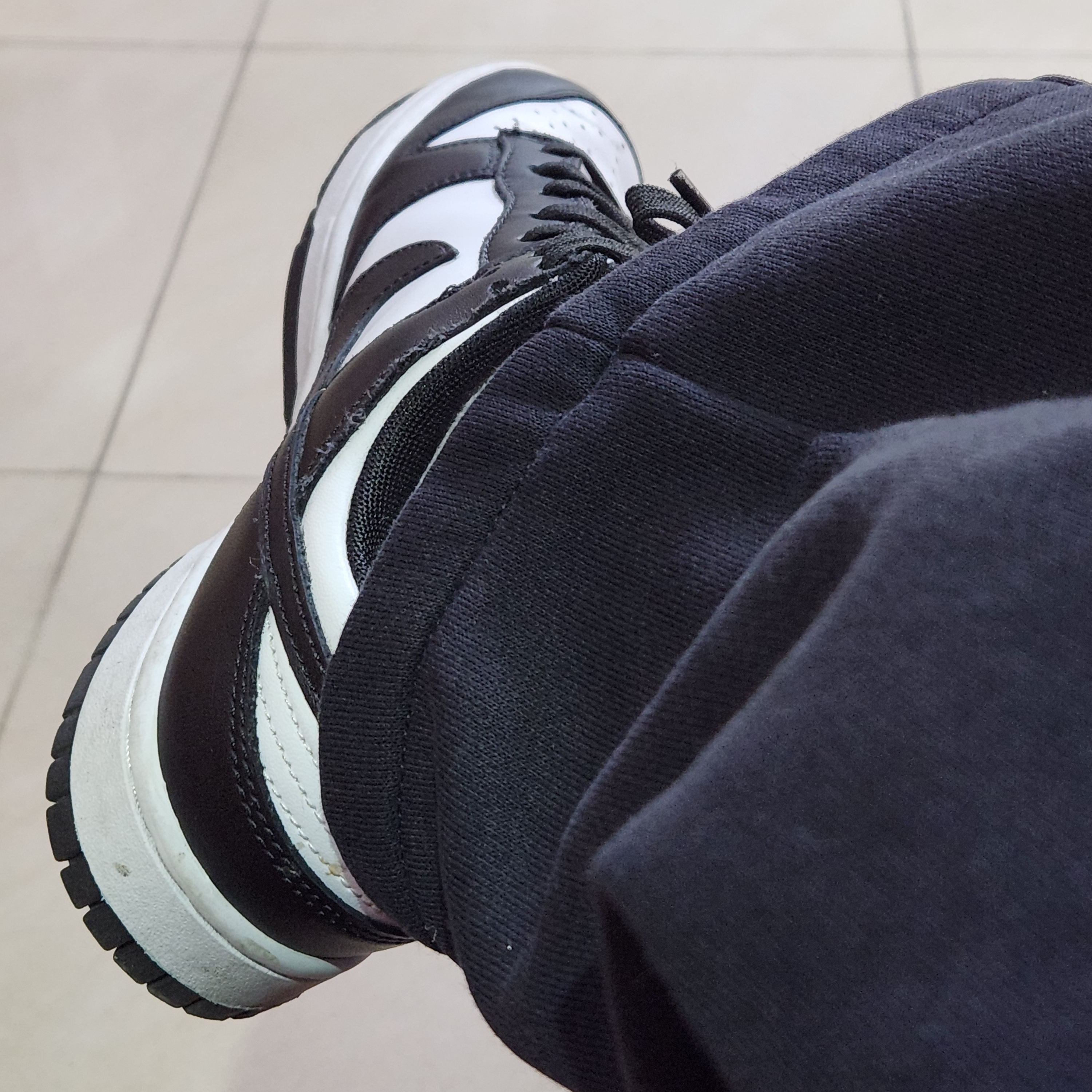 Nike Dunk Low Retro Black, GU x Engineered Garments Heavyweight Sweatpants Navy 착용 스타일