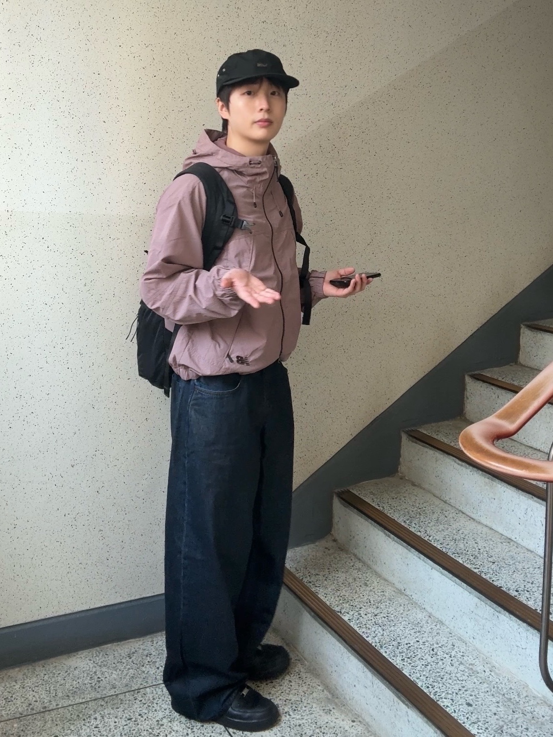 New Balance Uni 740 Shifted Woven Jacket Grey Pink, Nike Air Force 1 '07 Low Triple Black 착용 스타일 - 1