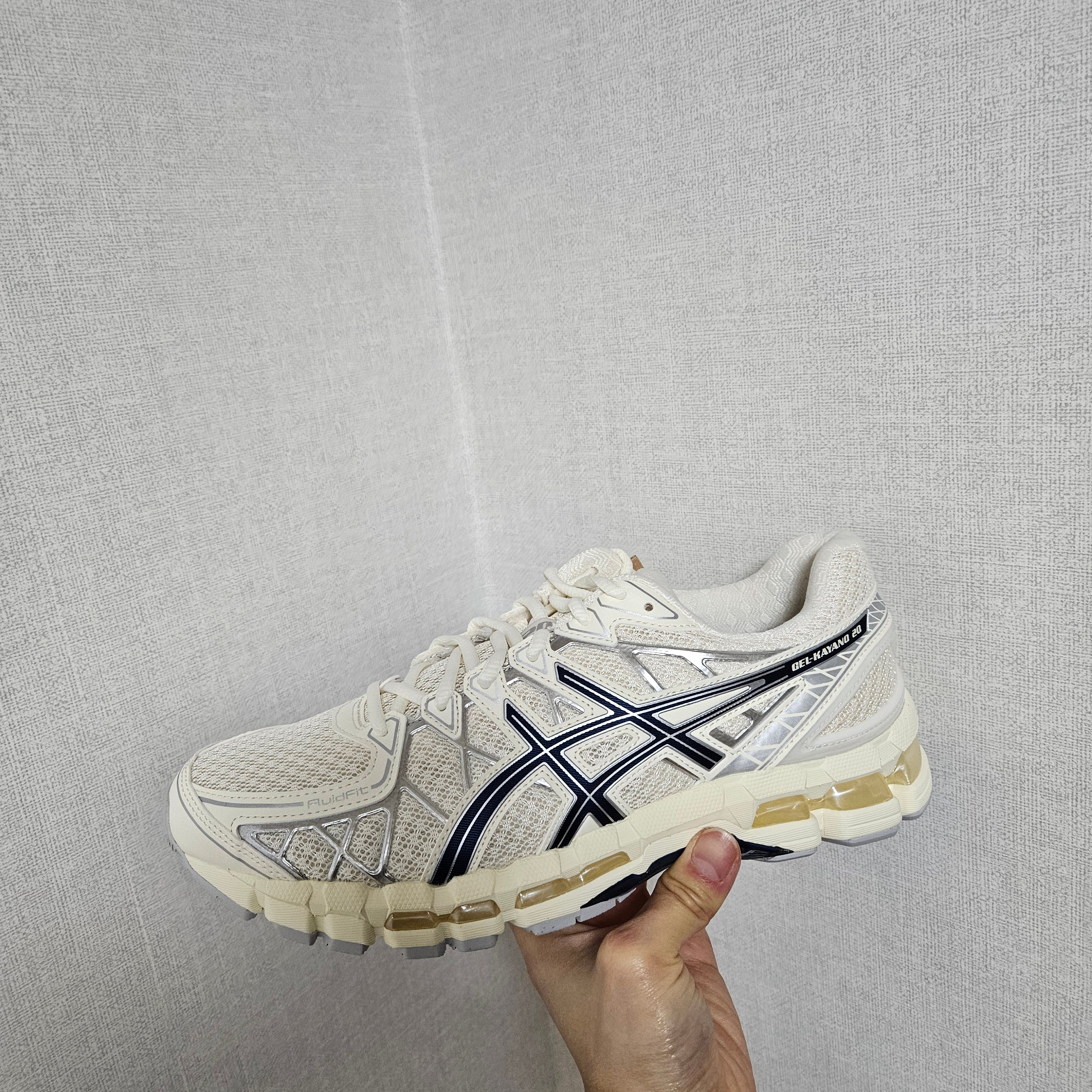 Asics Gel-Kayano 20 Cream Independence Blue 착용 스타일 - 3