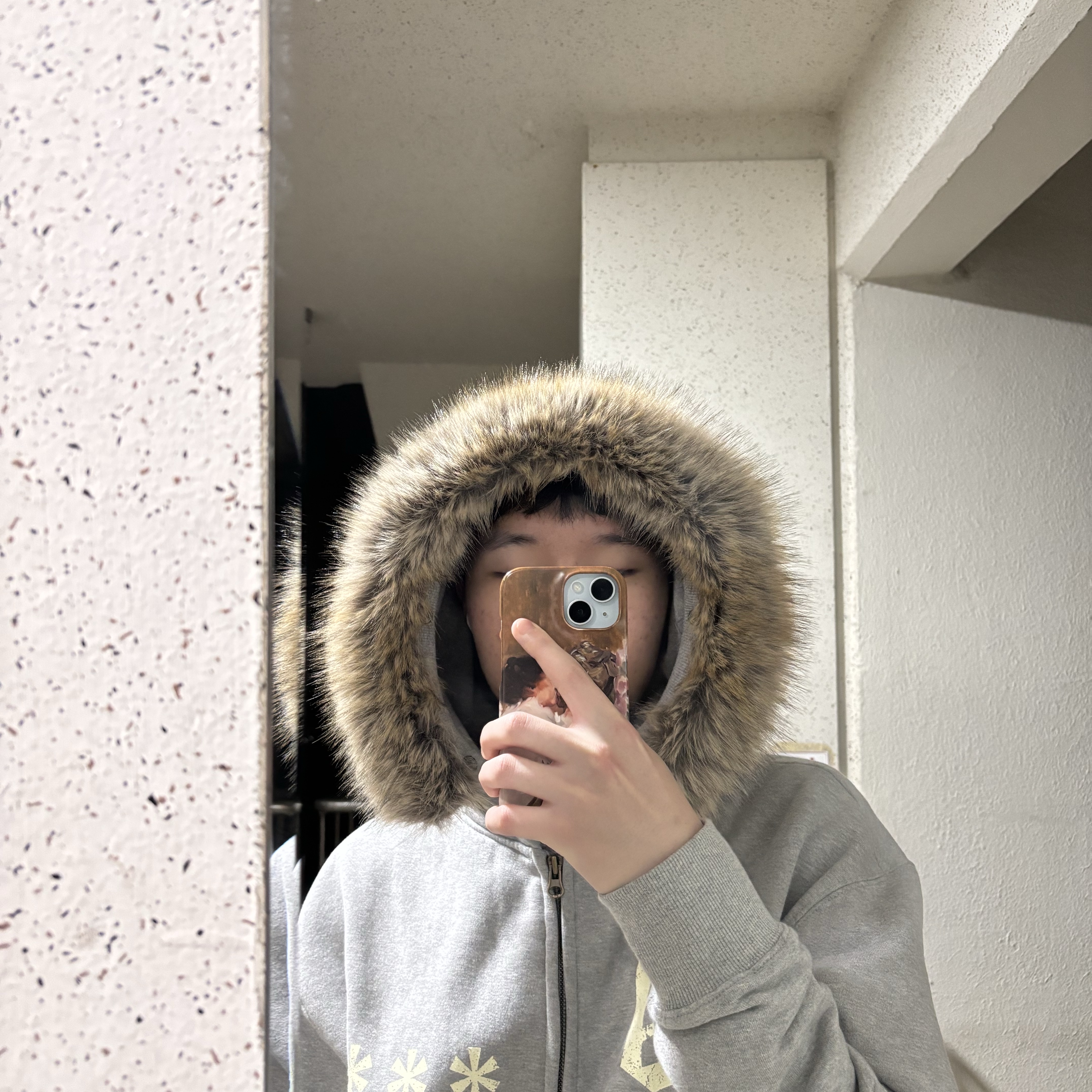 AMOU Fur Hoodie Zip Up Gray, Onitsuka Tiger Mexico 66 White Light Sage 착용 스타일 - 2