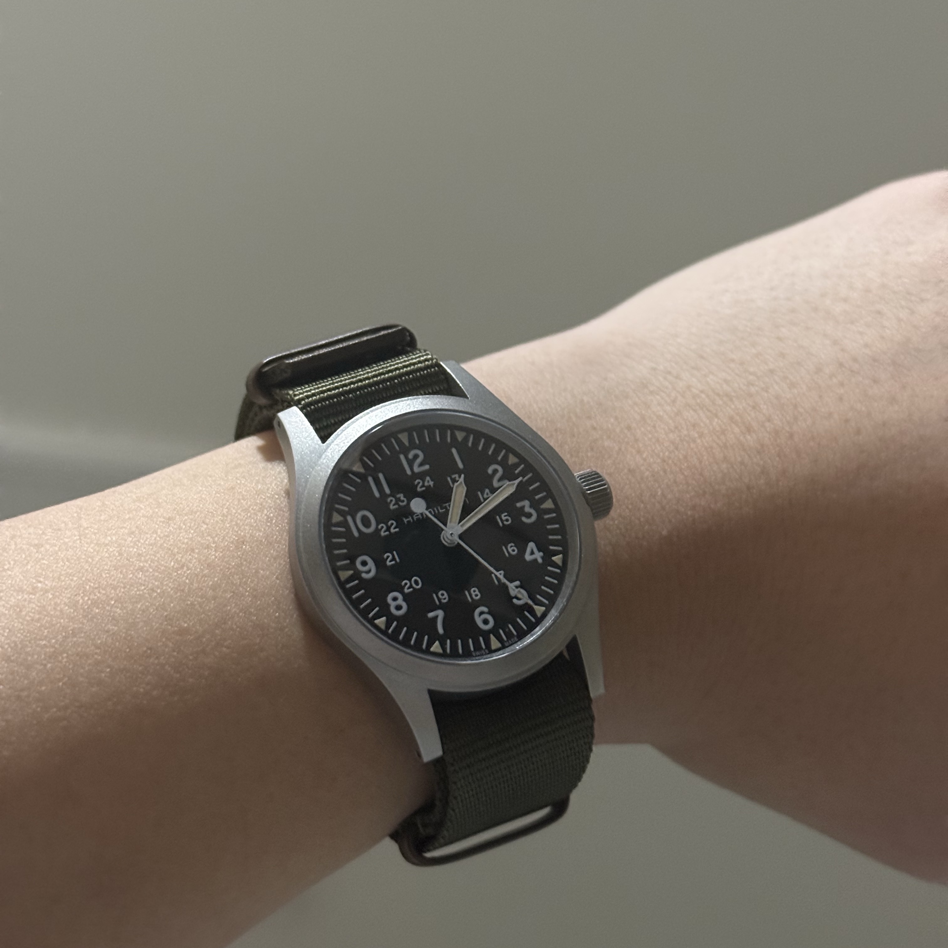 Hamilton Khaki Field Mechanical 38mm Nato Strap Green Black 착용 스타일 - 2
