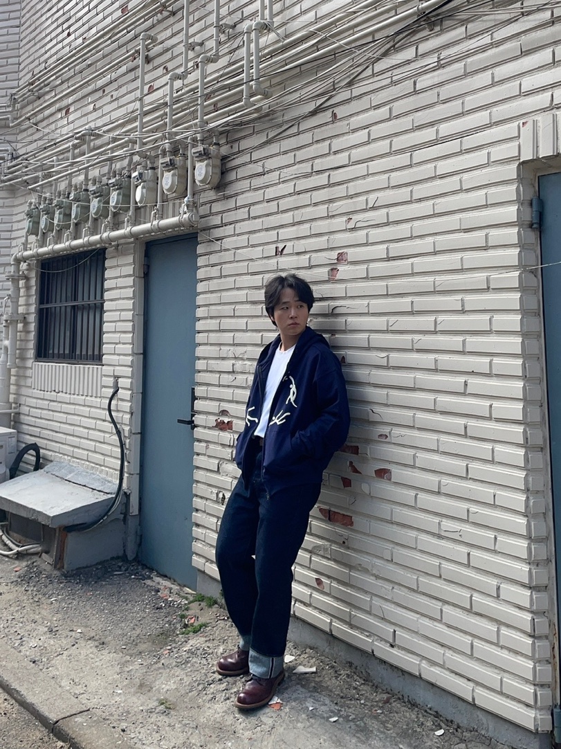 AMOU Dancing Circle Crop Hoodie Zip-Up Navy, Red Wing Beckman Boots Black Cherry Excalibur - D 착용 스타일 - 5