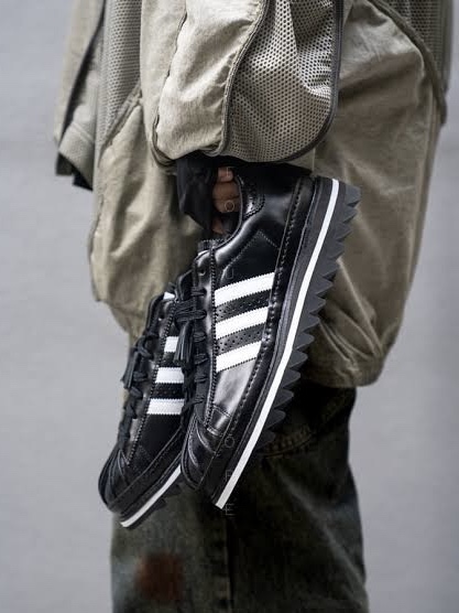 Adidas x Clot Superstar Core Black Cloud White 착용 스타일 - 2
