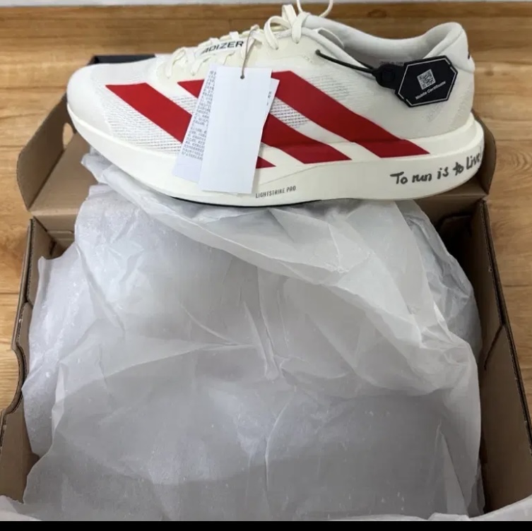 Adidas Adizero EVO SL Off White Better Scarlet 착용 스타일