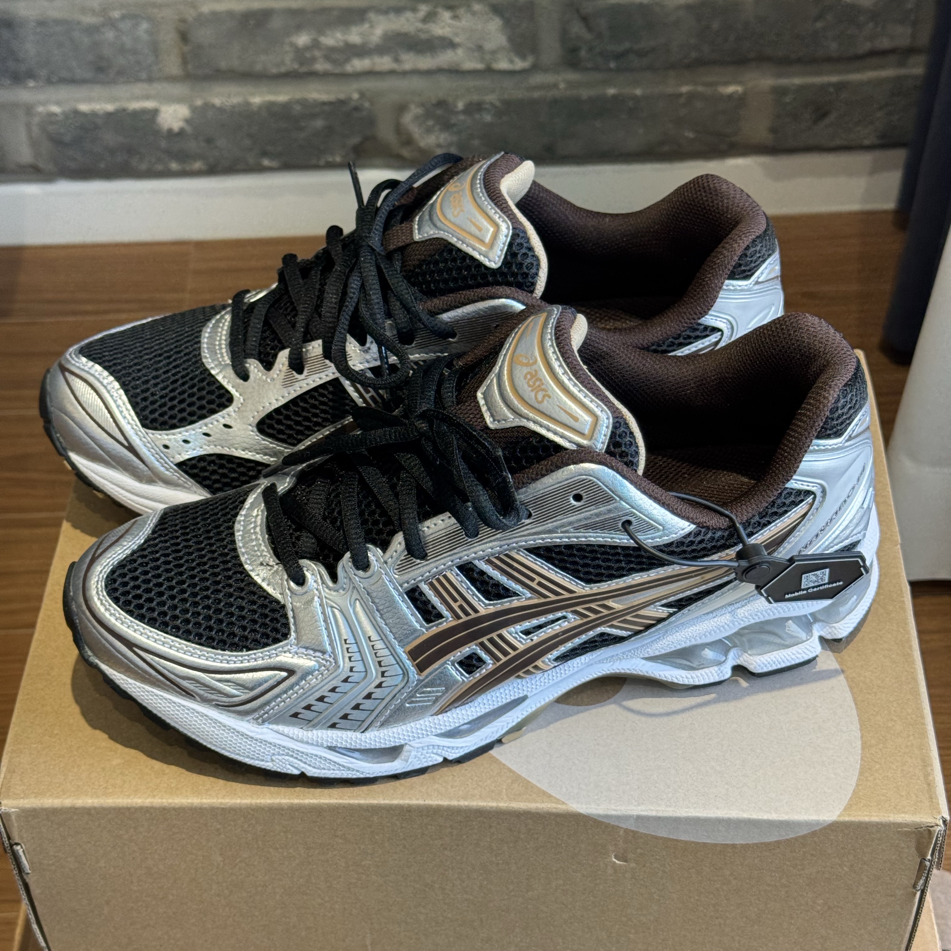 Asics Gel-Kayano 14 Black Coffee 착용 스타일 - 1